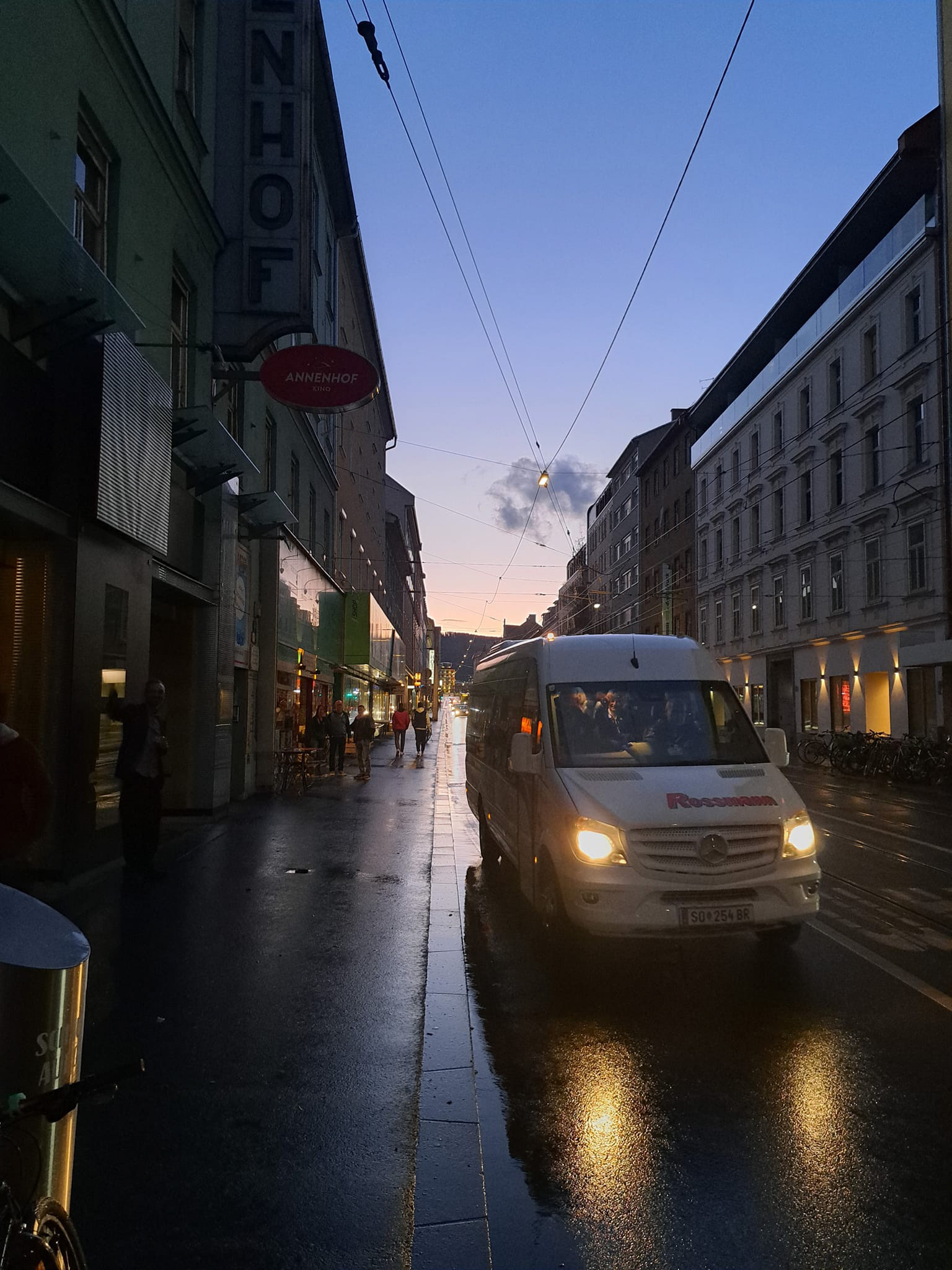 Ankunft vor dem Kino