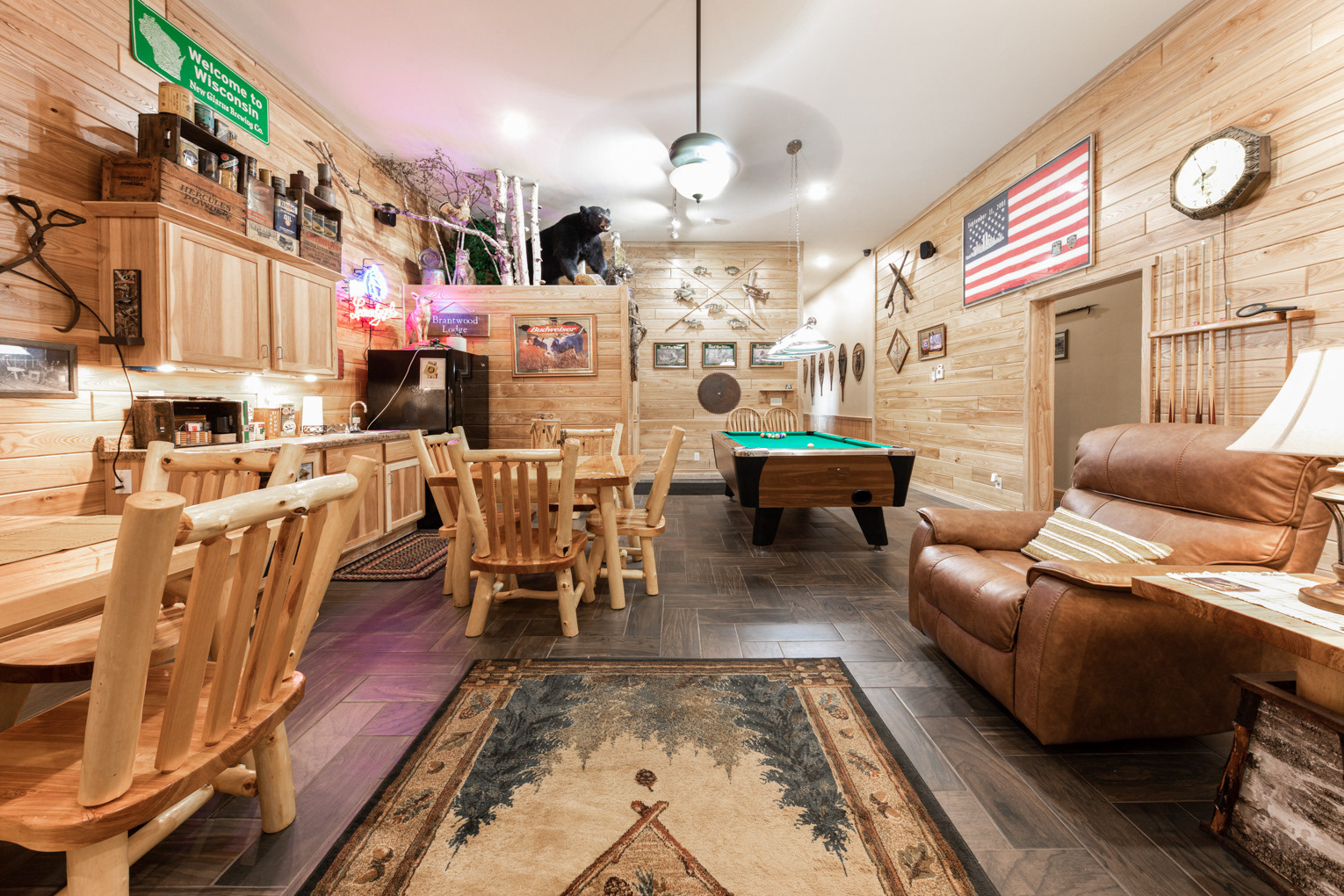 Large rec room with wet bar, full kitchen