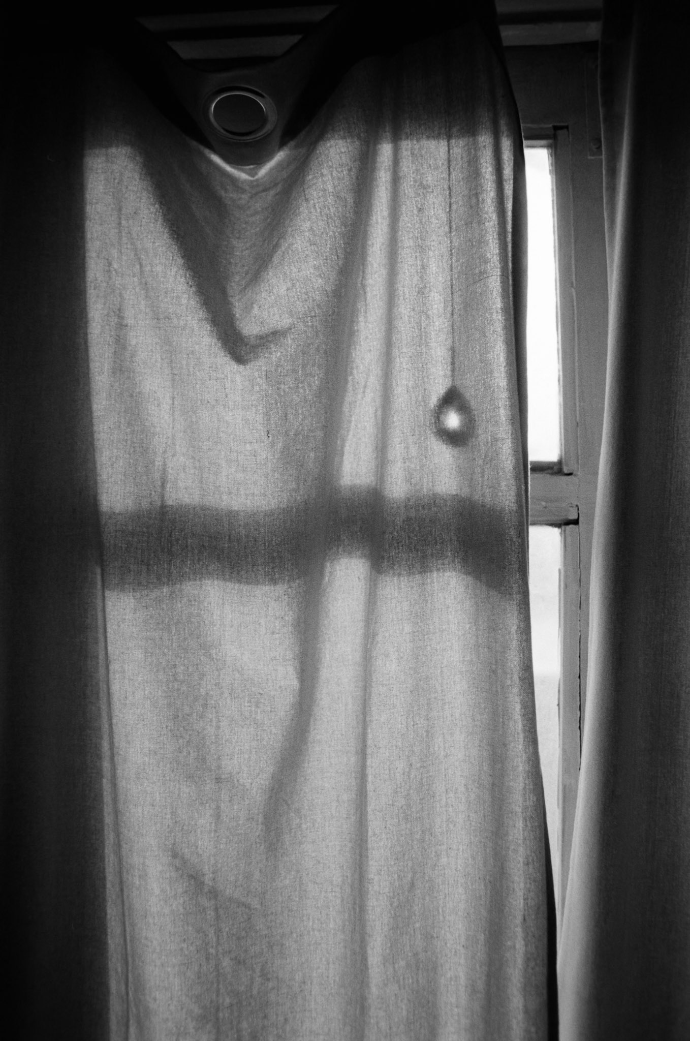 Nikkor 28mm f/2.8D Lens | Nikon FM | HP5+ 400 @ 320