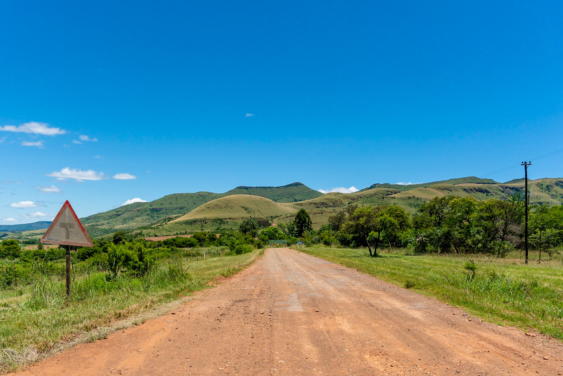 Road along Ohringstadrivier in South Africa