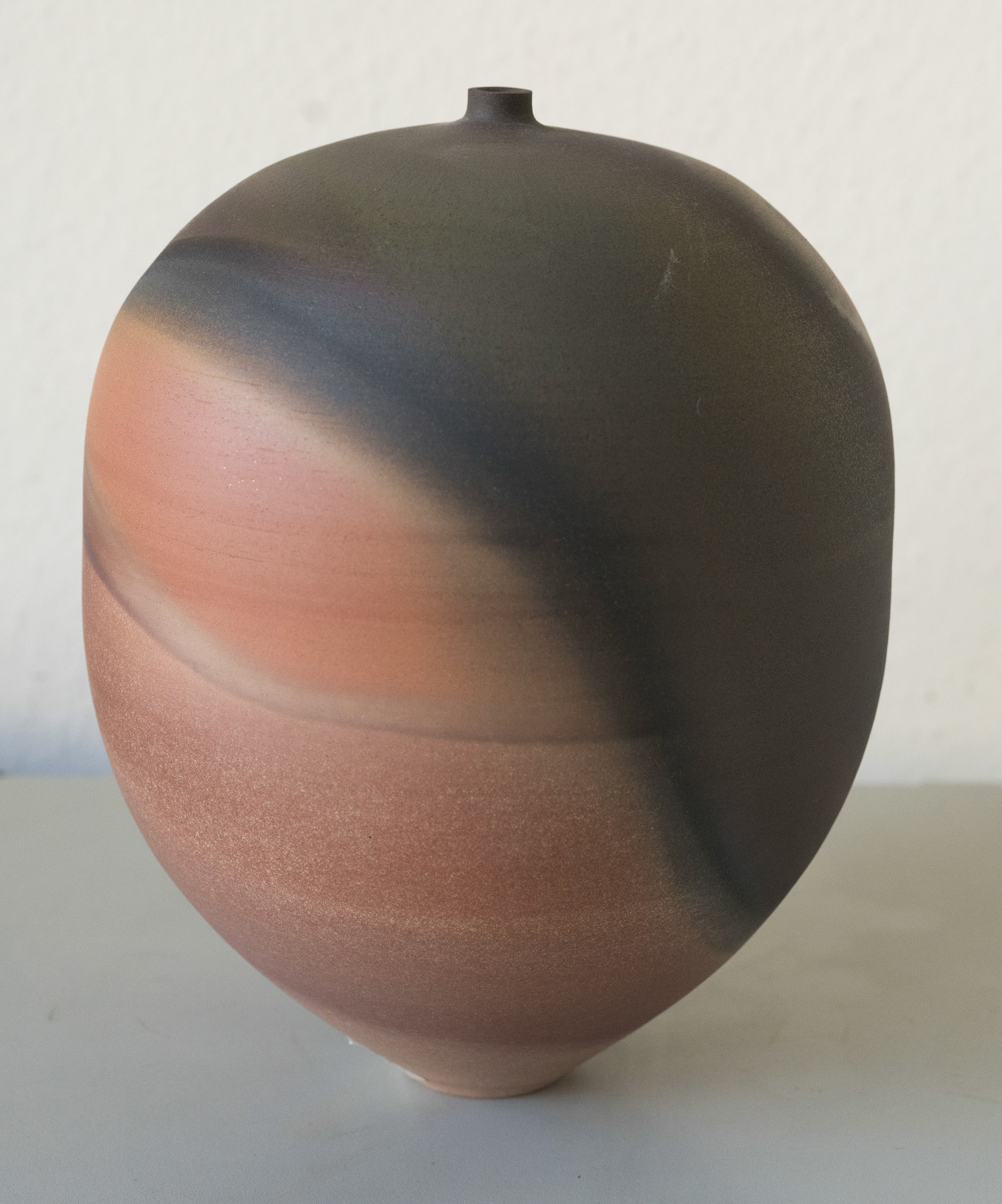 84 André Bertholet - Terracotta Vase, verkauft