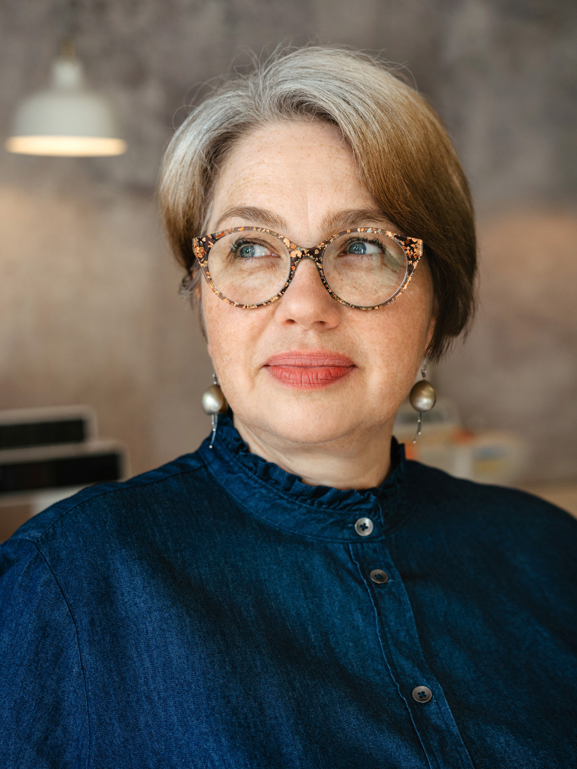 Schneidermeisterin - Mode - Design - Manufaktur - Werkstatt - Handwerk - Imagefotos - Interieurfotos - Brandingfotografie - Websitefotos - Portätaufnahmen - Reportage - Beim Arbeiten