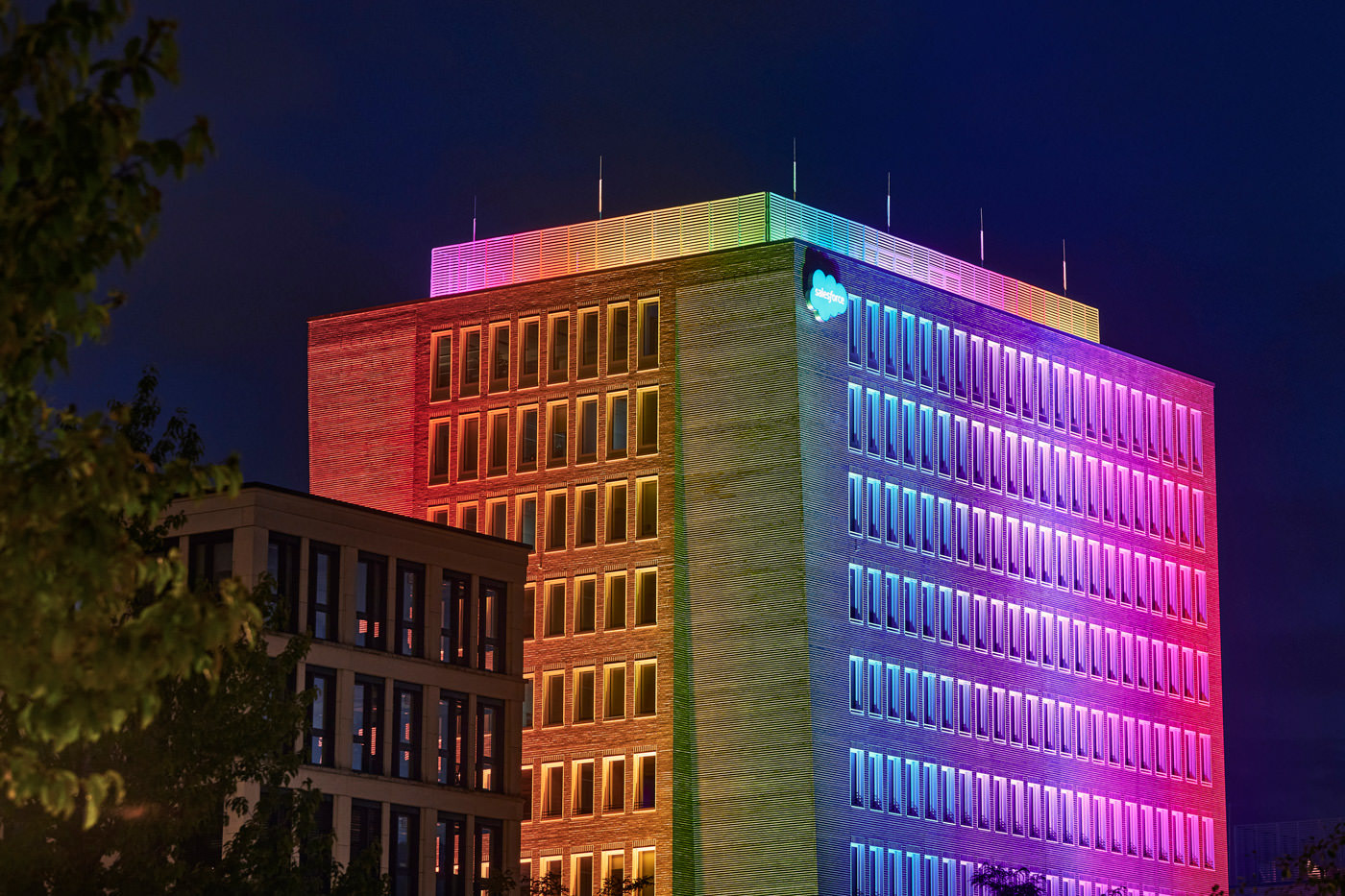 Salesforce - Gebäudefotos - Beleuchtung CSD2020 München