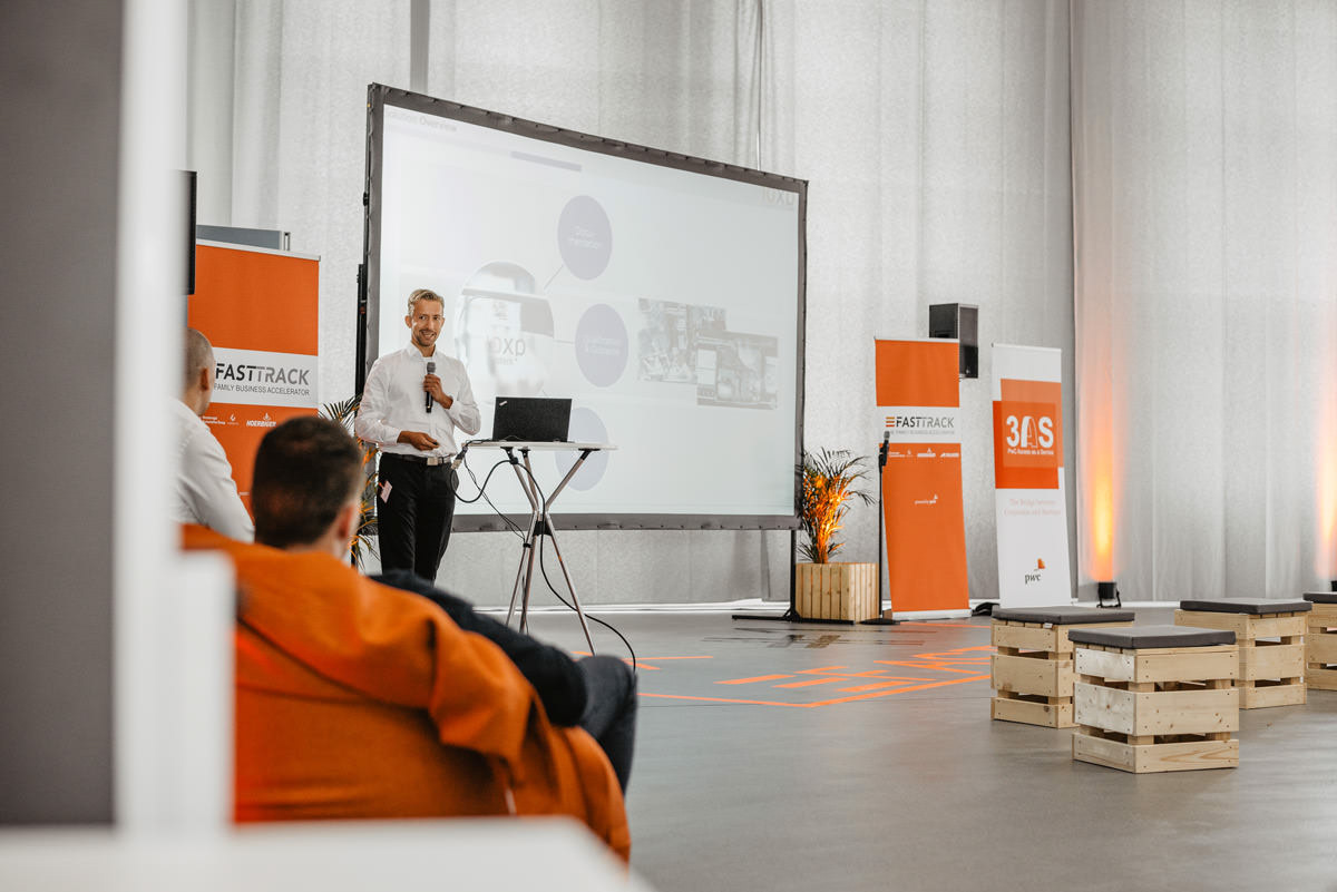 Eventfotos Batchday 2018 - StartUp Accelerator Fasttrack - Mit den Firmen Hirschvogel Automotive Group, Ceravis, Hörbiger, Max Aicher und pwc.