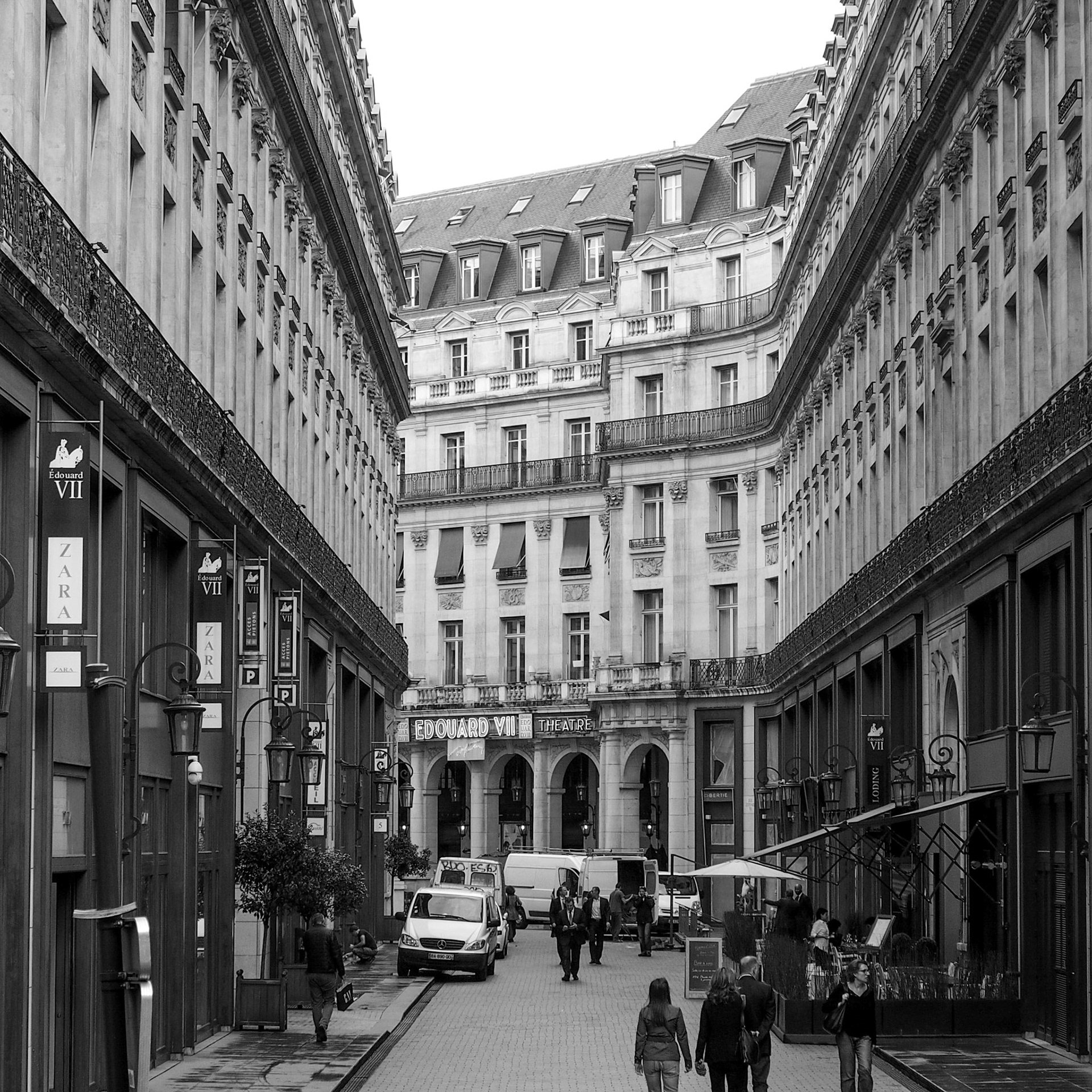 Edouard VII Theatre, Paris, ©2015 Dirk Banda