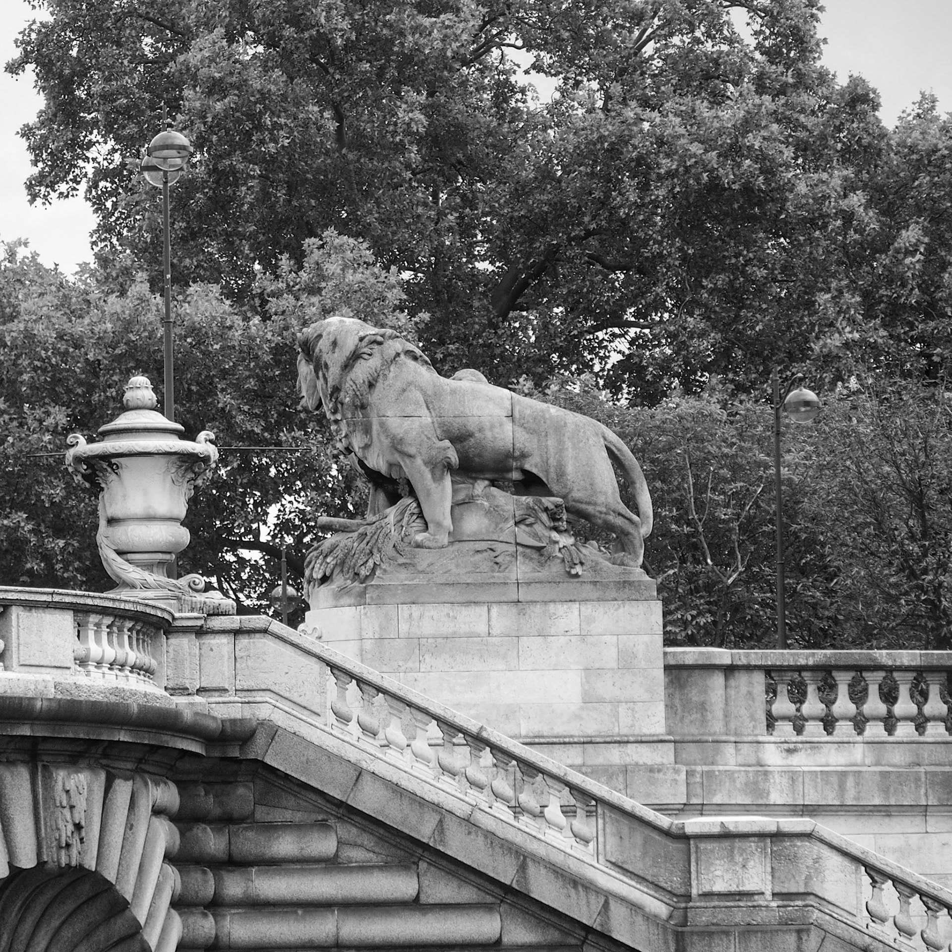 Lion along the Seine, Paris, ©2015 Dirk Banda