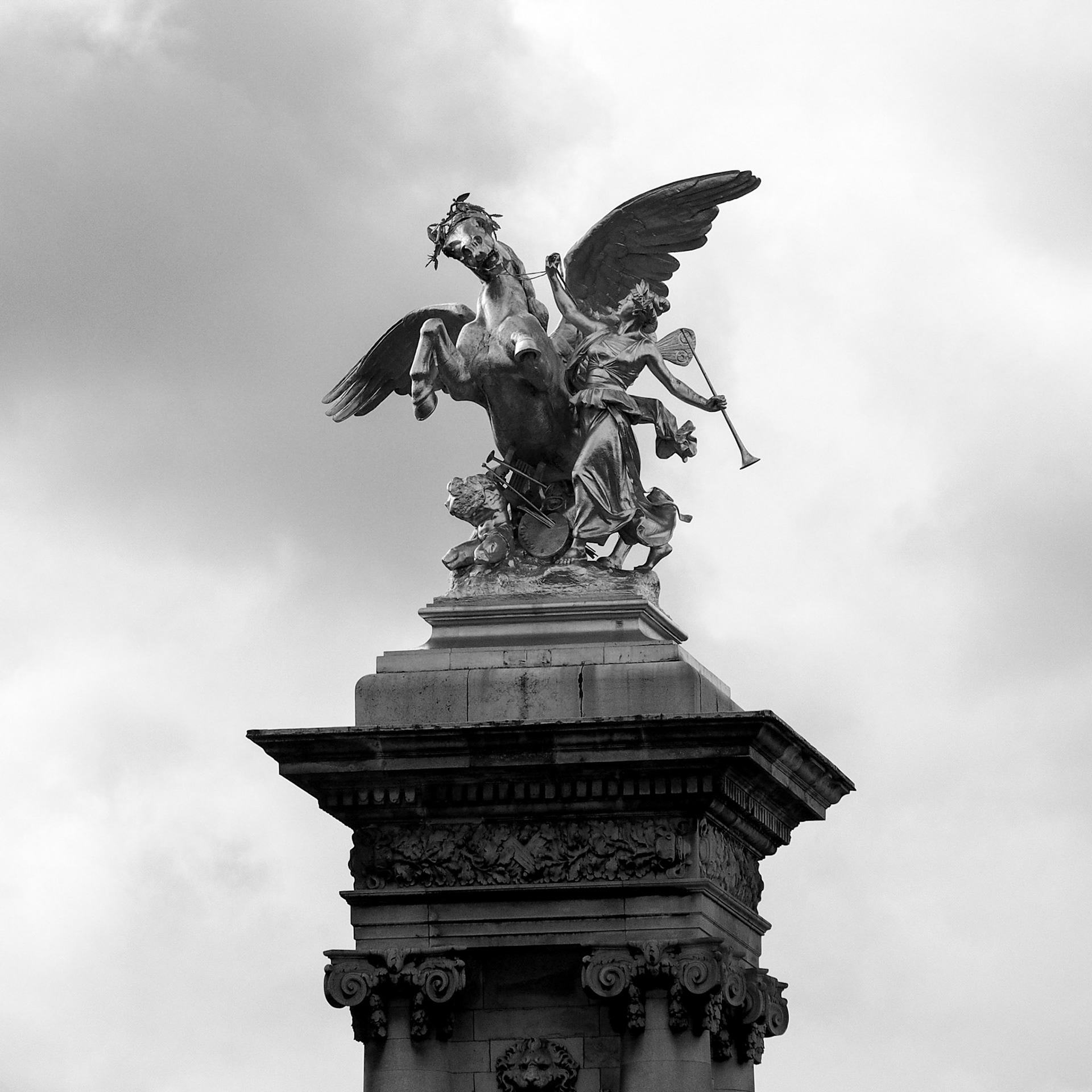 Fames, Pont Alexandre, Paris, ©2015 Dirk Banda
