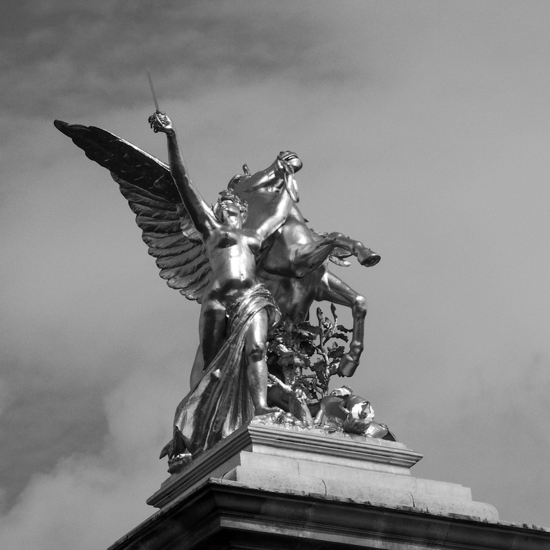 Fames, Pont Alexandre, Paris, ©2015 Dirk Banda