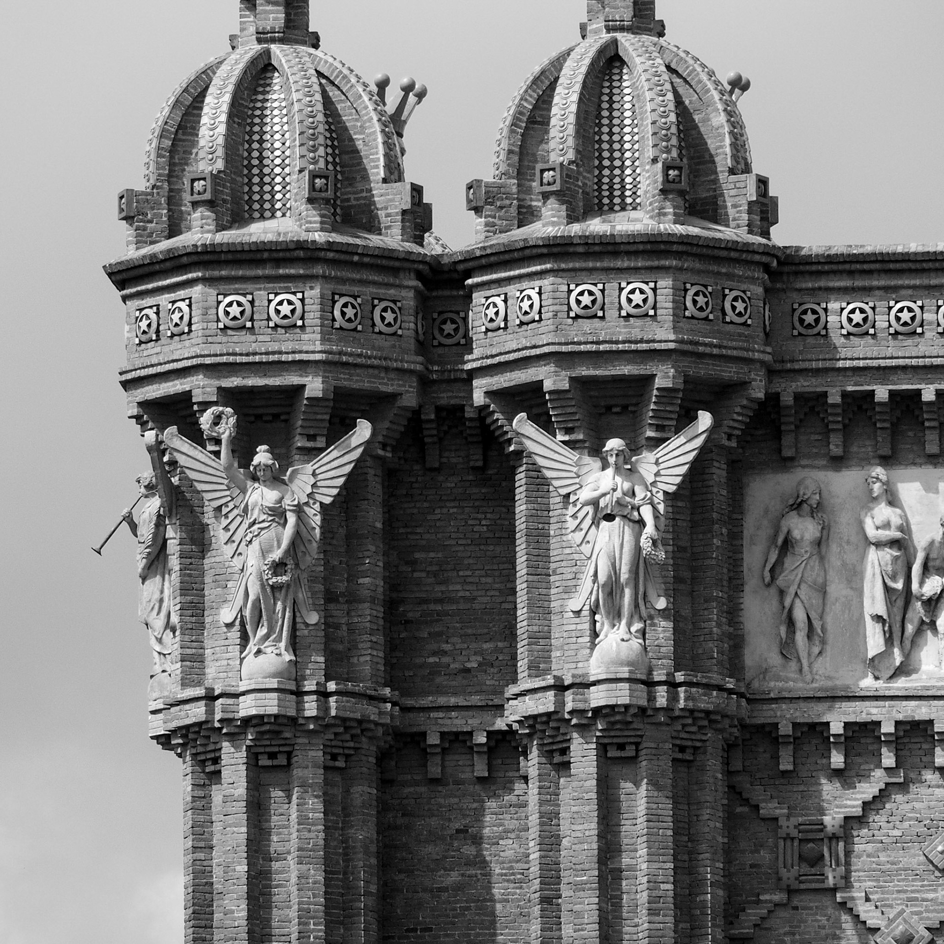 Arc de Triomf (detail), Barcelona, ©2015 Dirk Banda