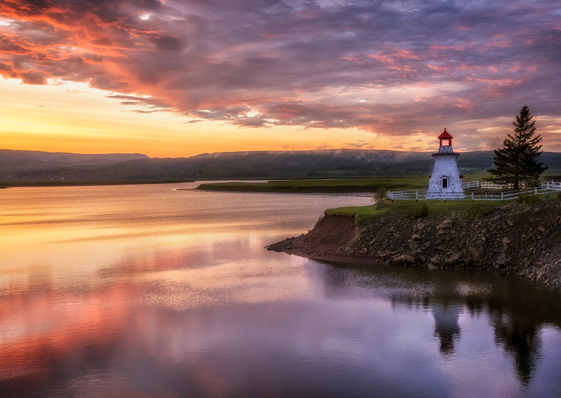 Sunset over the Shepody River and the Anderson Hollow Lighthouse in Albert County, NB