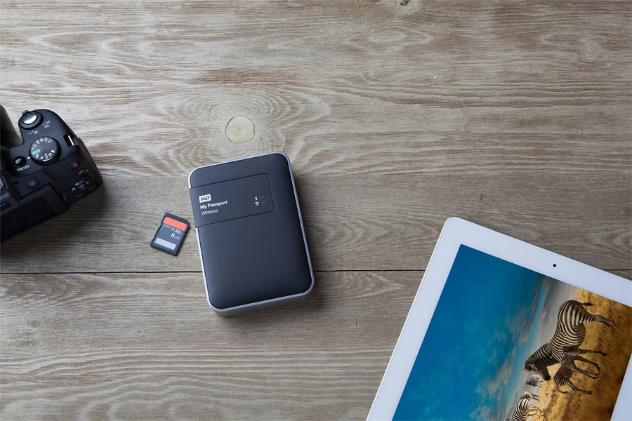 A wireless hard drive to back up images
