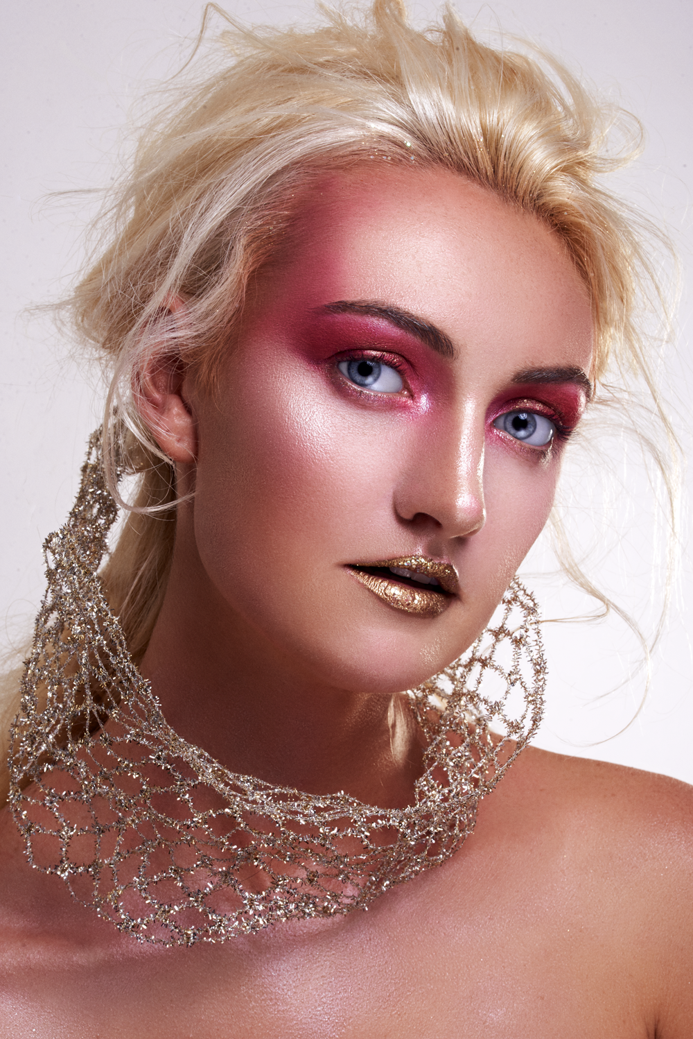 Photo: Hana Honzalez  - Retouch: Mahmoud Hamed