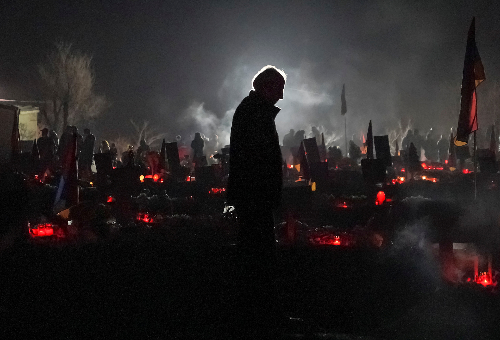 People gather at Yerablur Military Pantheon cemetery on the eve of the Armenian nationwide mourning to commemorate those killed in a conflict over the region of Nagorno-Karabakh in Yerevan, Armenia December 18, 2020. Picture taken December 18, 2020. REUTERS/Artem Mikryukov