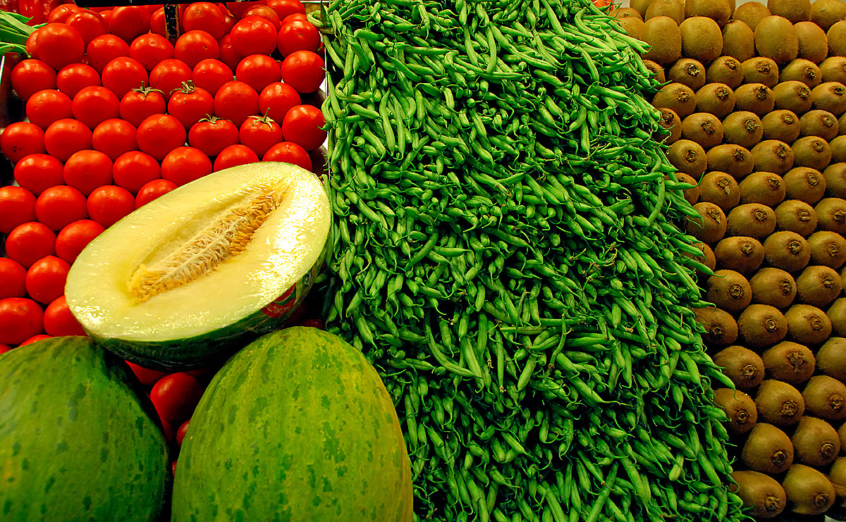 Spain, Barcelona, La Rambla - Market