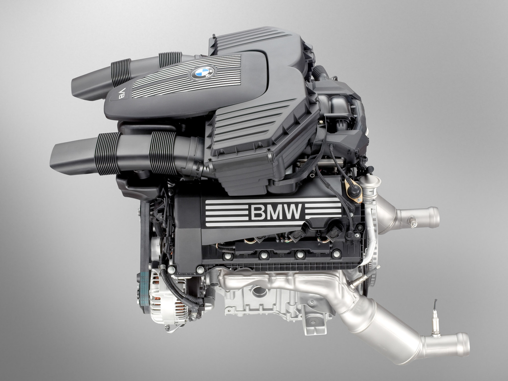 BMW N62 is a naturally aspirated V8 petrol engine Version : N62B48
