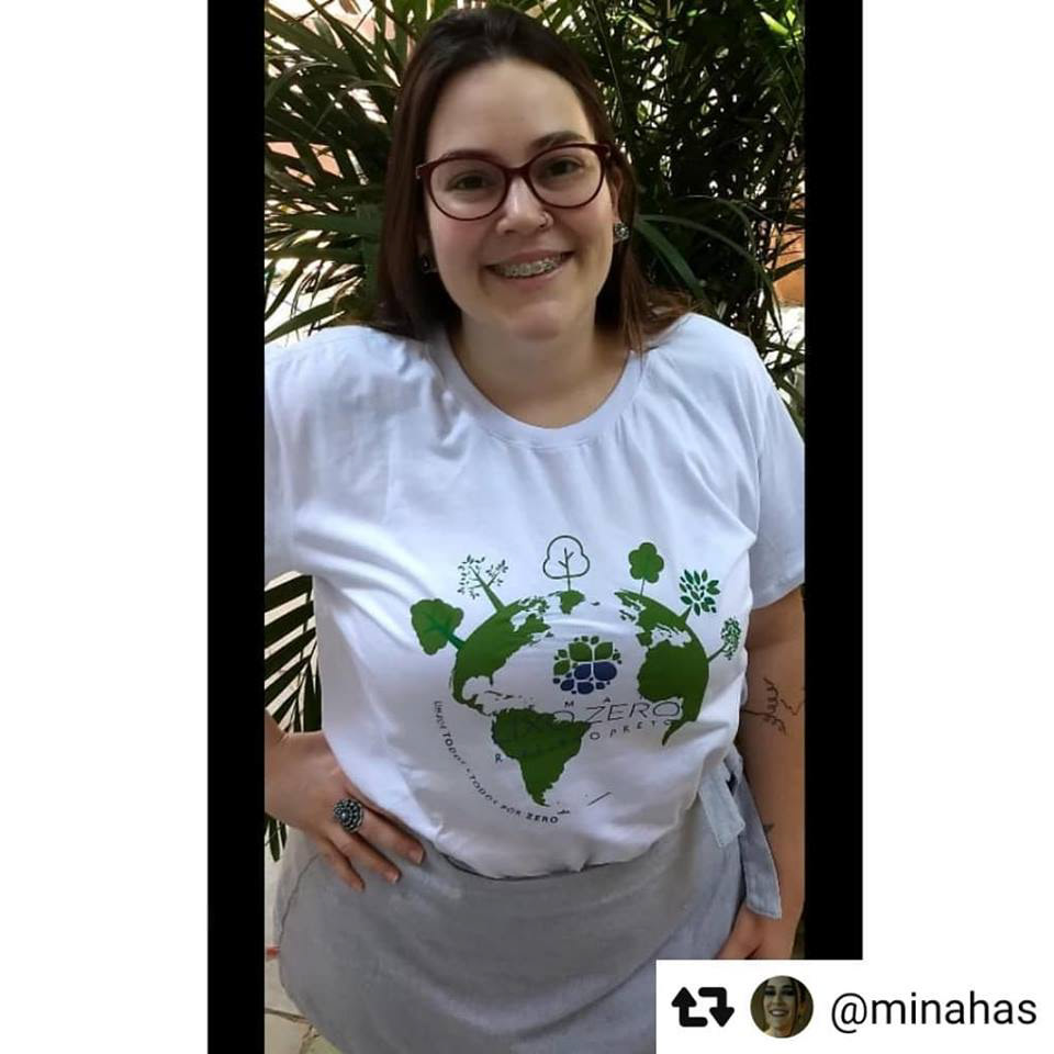 Michelle com camiseta 100% algodão orgânico para o Movimento Lixo Zer Ribeirão Preto