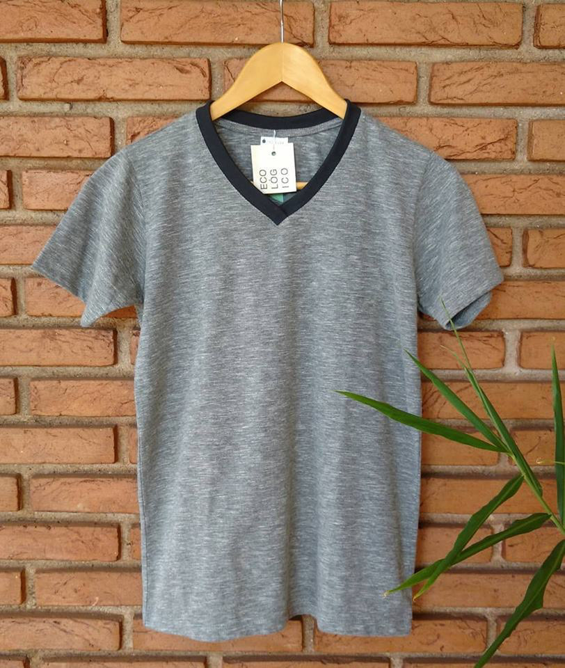 Camiseta gola V