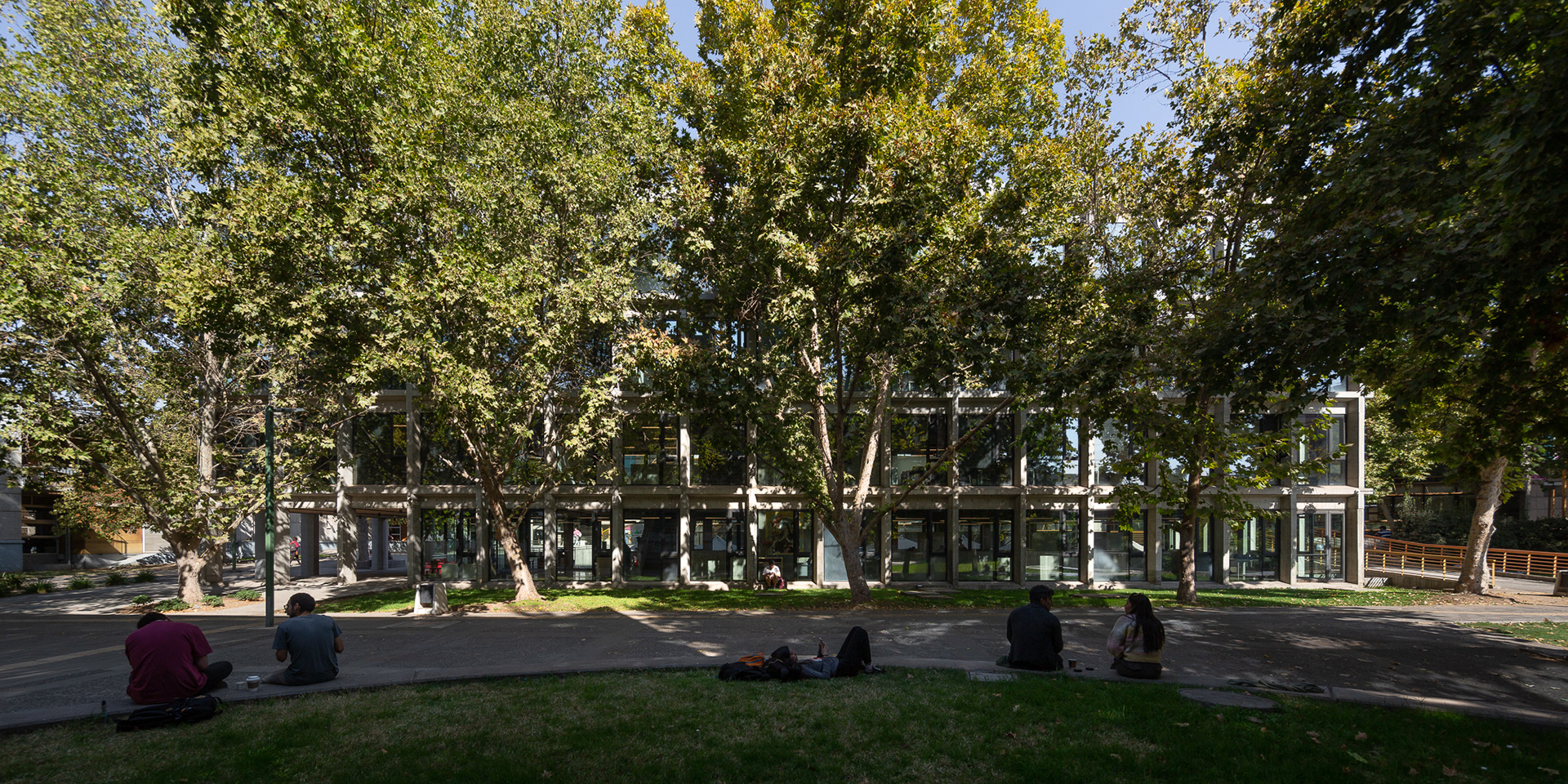 Edificio Pedagogía Educación Media UC | Arq: A. Moletto, S. Paredes | Foto: Javier Agustín Rojas