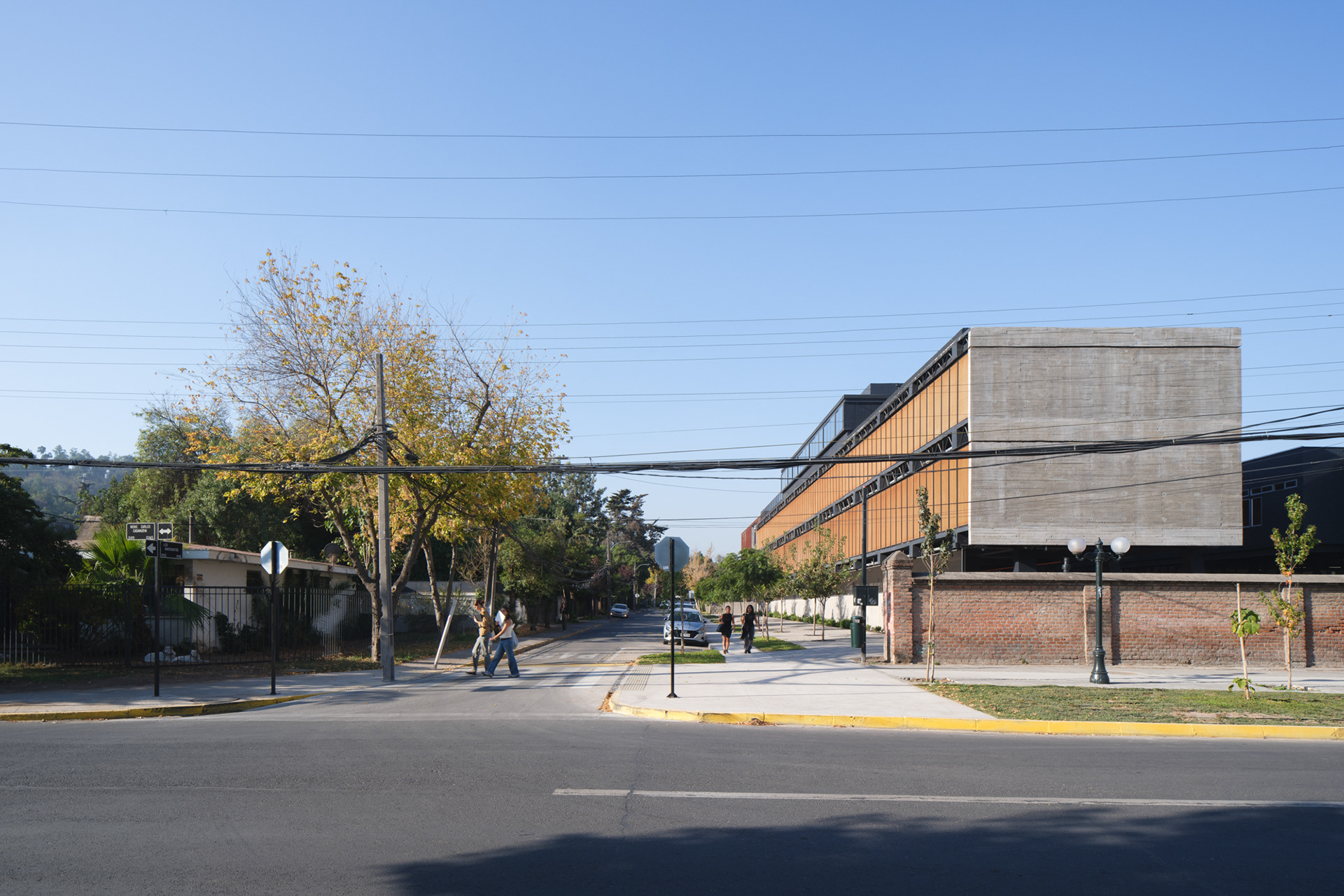 Edificio FADEU UC | Arq: A. Moletto, S. Paredes | Foto: Javier Agustín Rojas