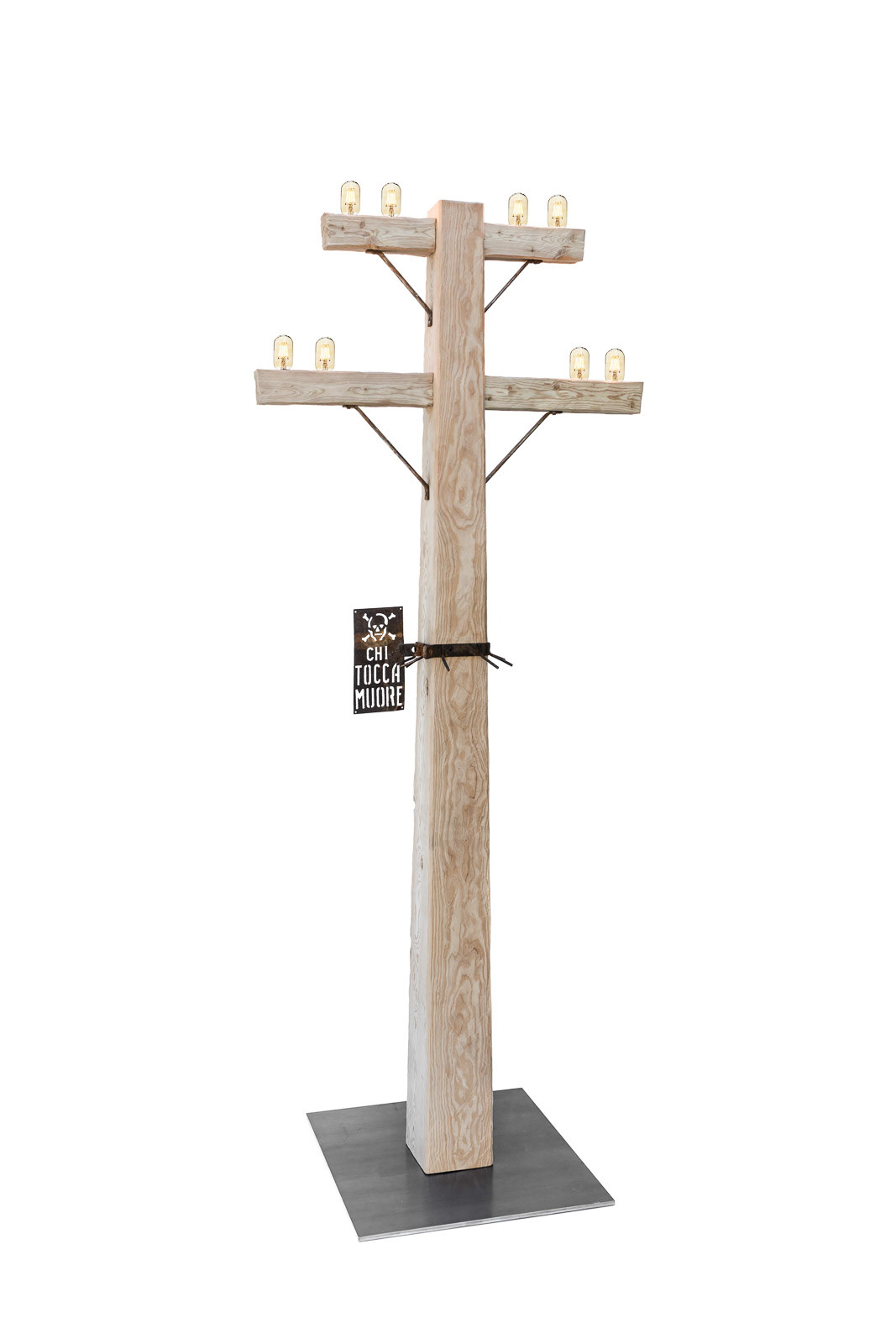 H I G H V O L T A G E HEIGHT: 2300 mm LAMPS: LED, dimmable, vintage glass FINISH: rustic natural