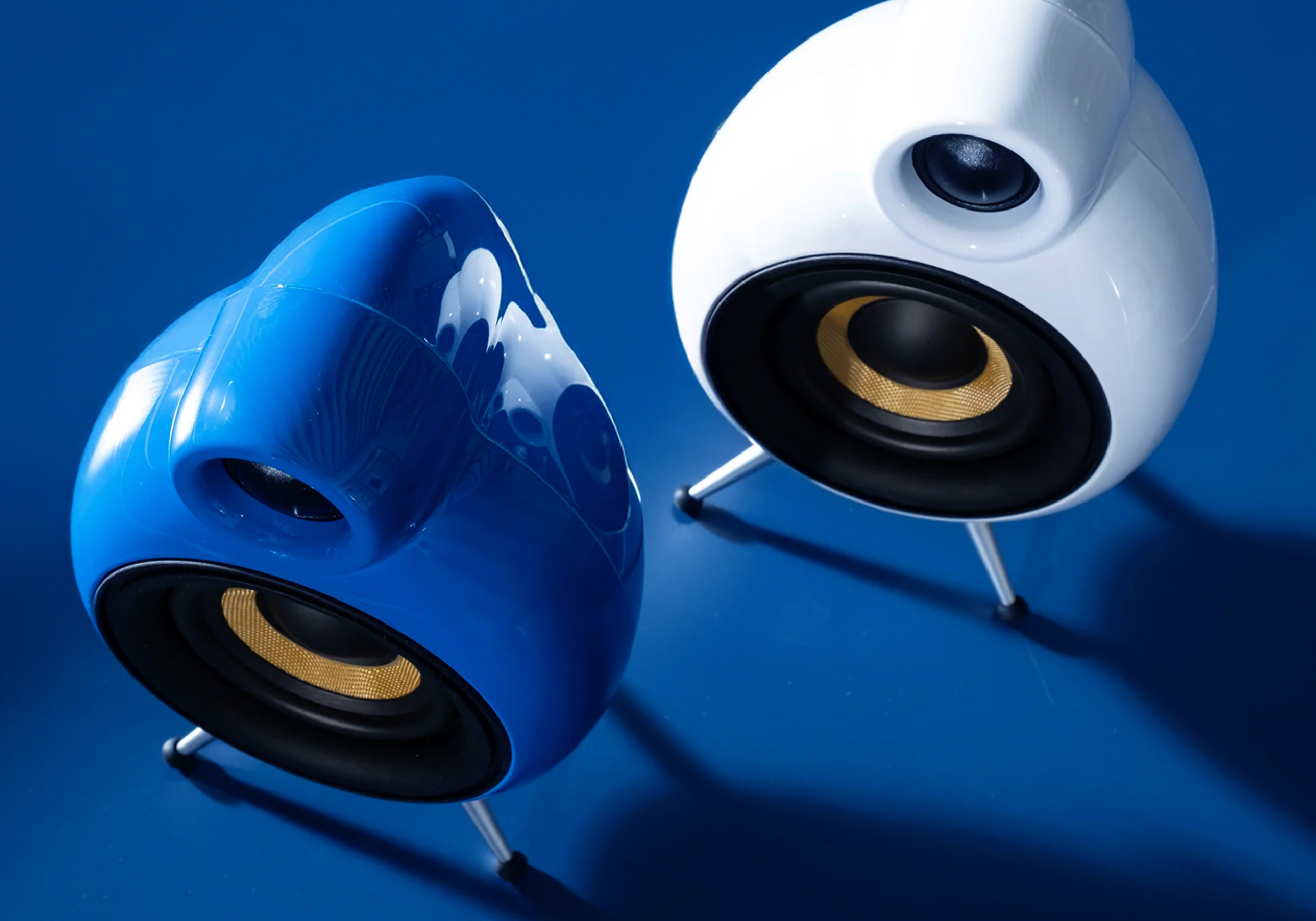 photo of small hifi speakers