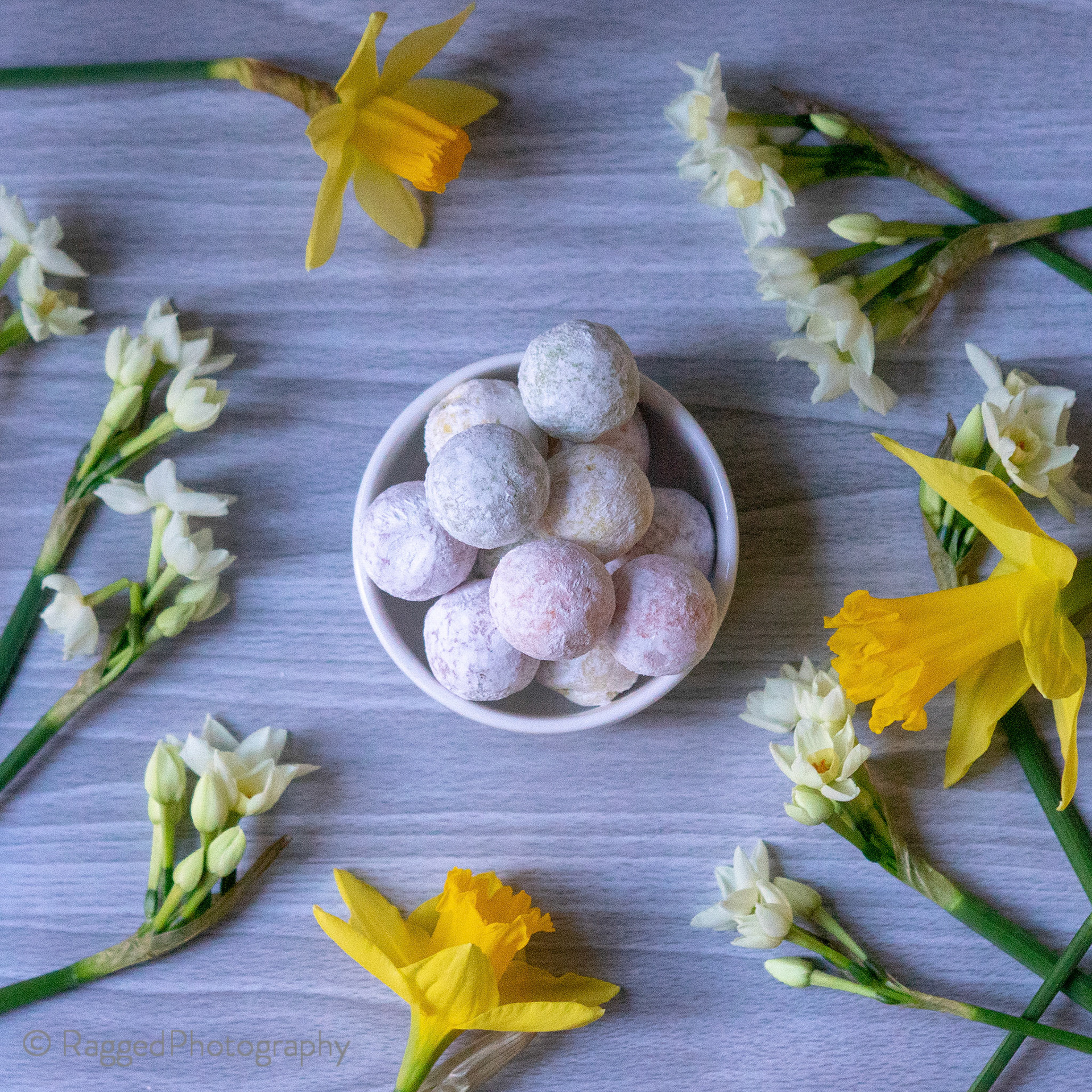 Fruit caramels with flowers