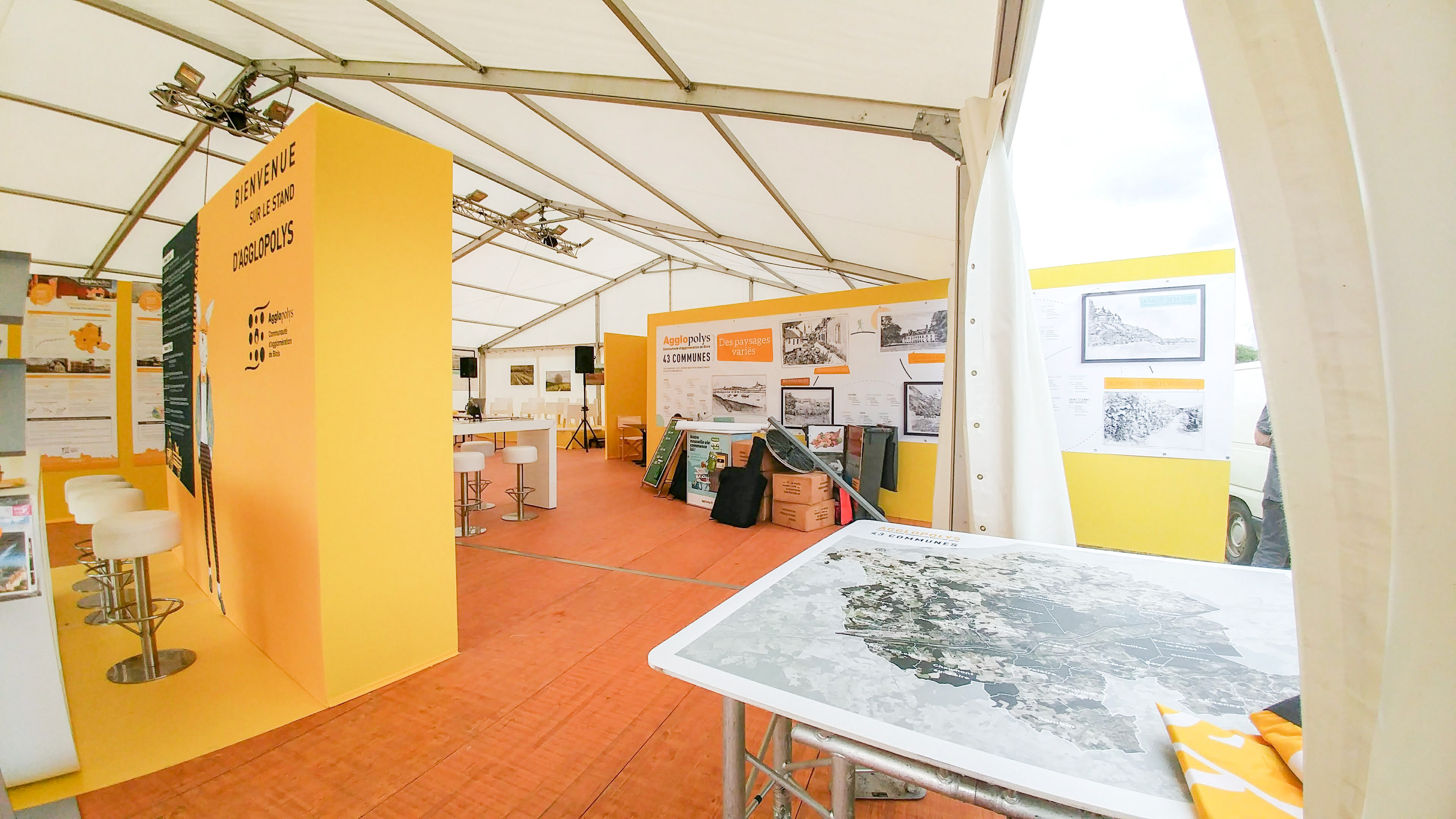 Conception des supports de communication et visuels du stand