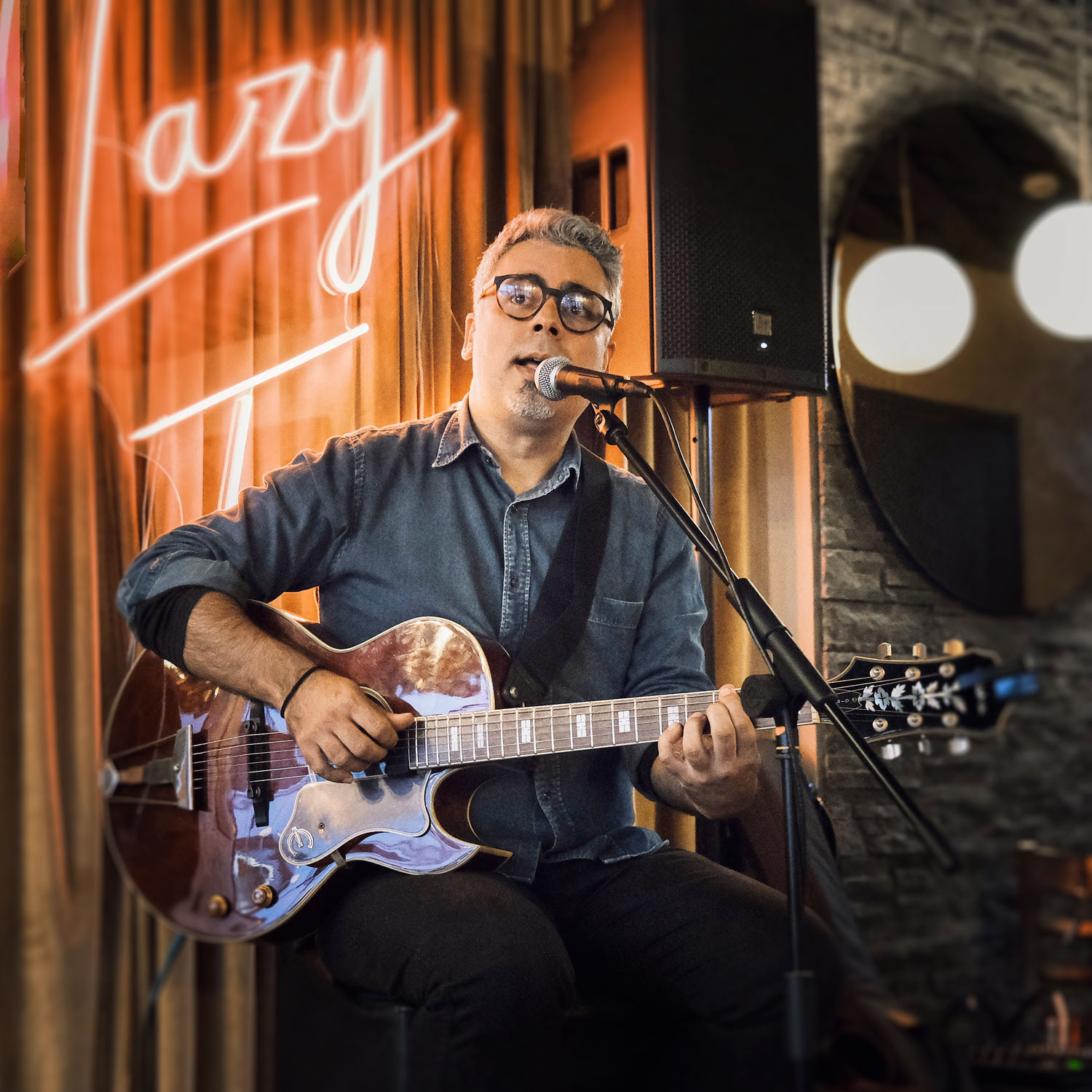 Live at the Lazy Fox Helsinki. Photo by Viktor