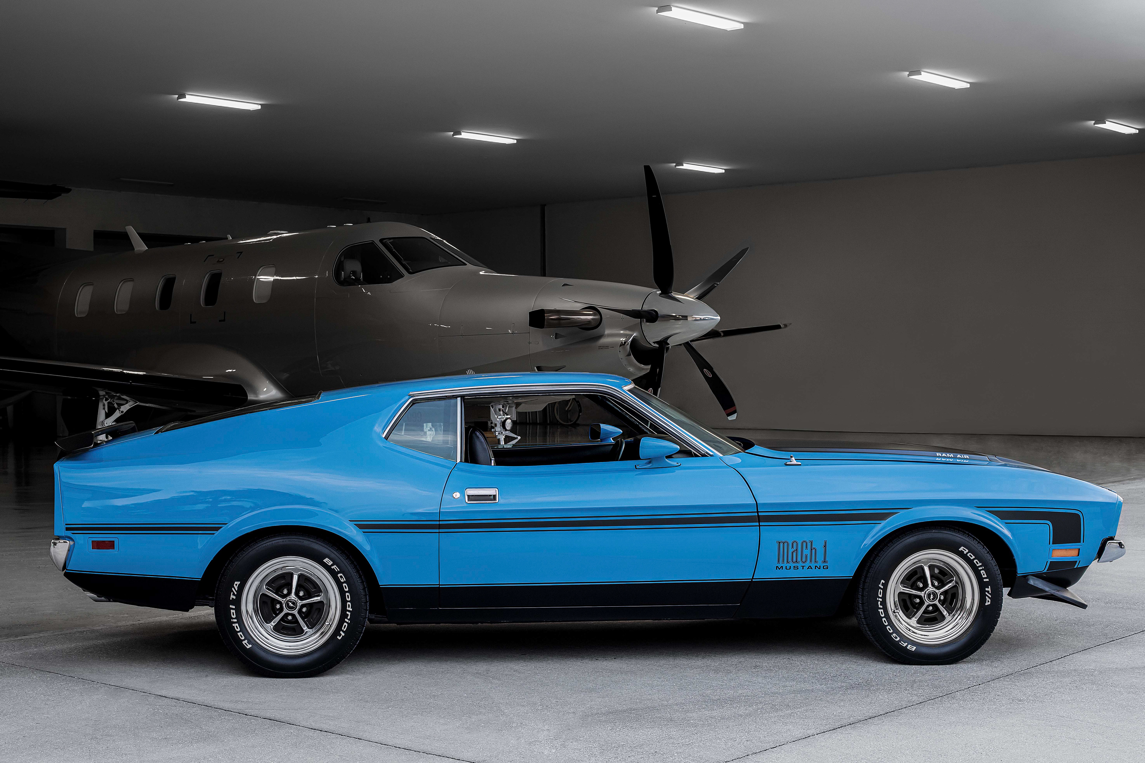 MUSTANG FASTBACK MACH-1