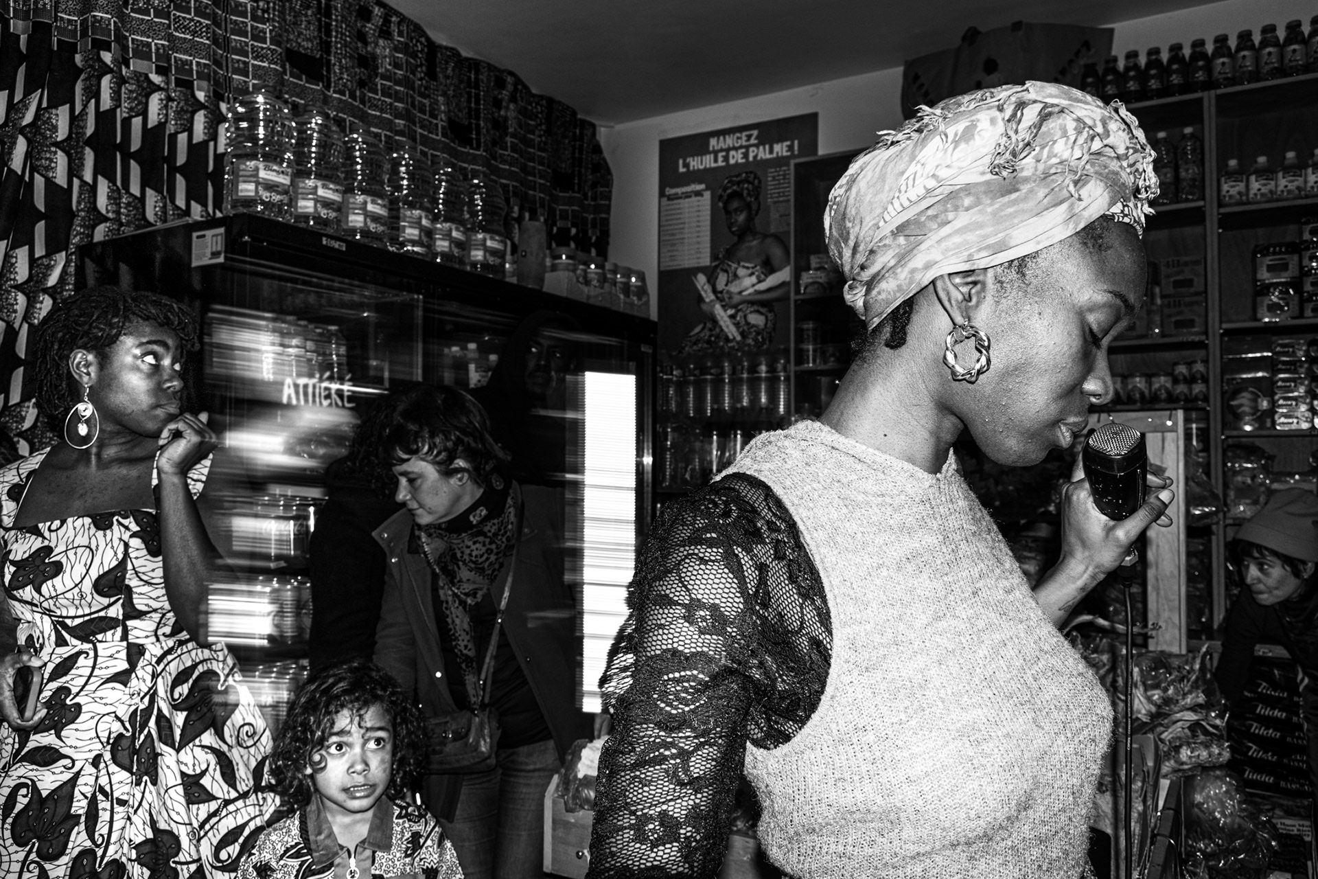 Grand Afrika Grocery Store, 19th arrondissement, Paris. January 23rd, 2026.  RoseOyemi, from the BlackoutGeneration collective, performs her music at  the opening of Krissima’s exhibition “MANGEZ!” ("EAT!"),  a scientific installation that invites us to  reflect on our relationship with African food culture,  its raw ingredients and the benefits these bring to our diet.