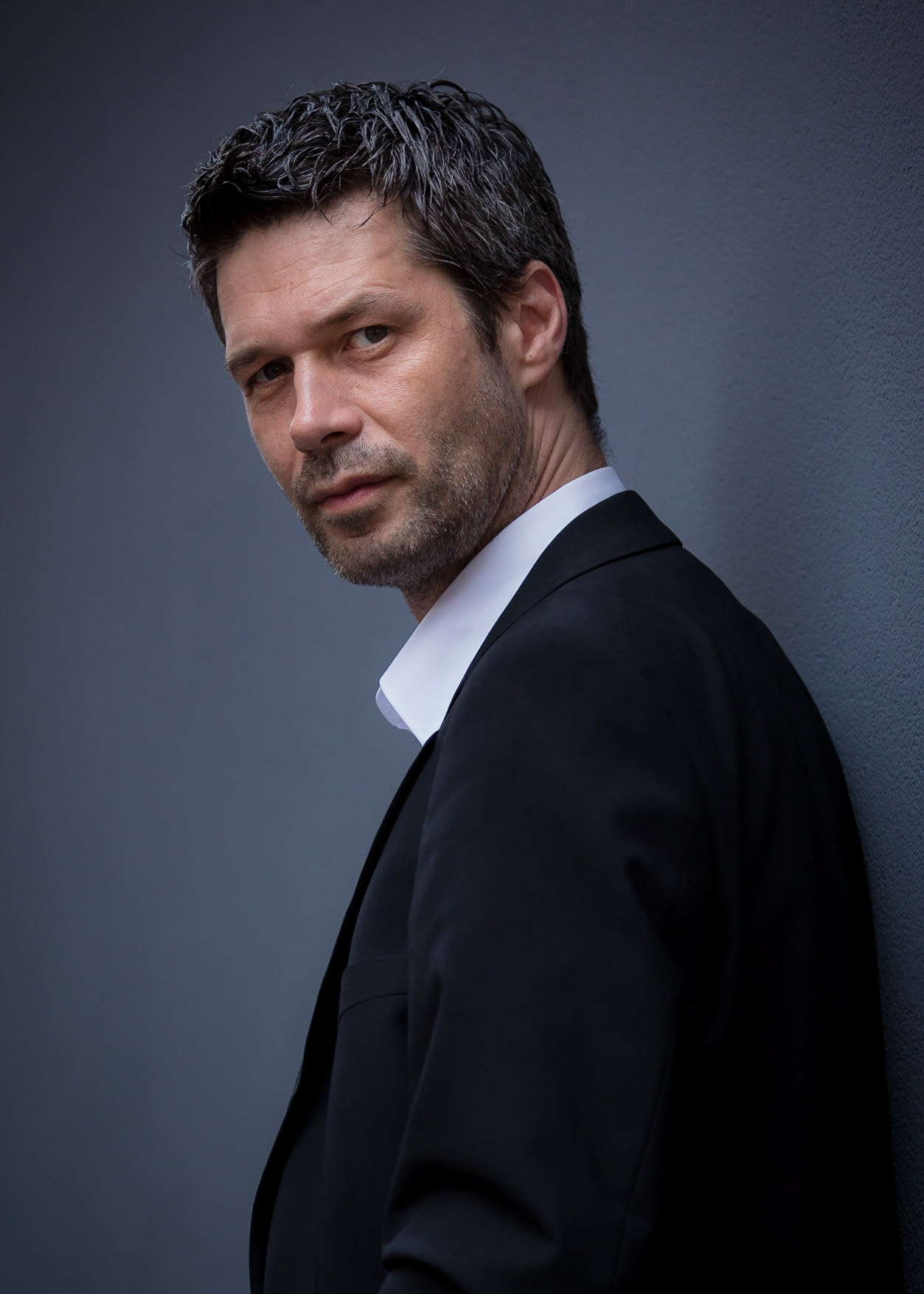 A modern executive portrait commissioned by Michael Burgstahler, Geschäftsführer (executive director) of two tribes, GmbH – Stutgart, Germany or their Web and social media presence.