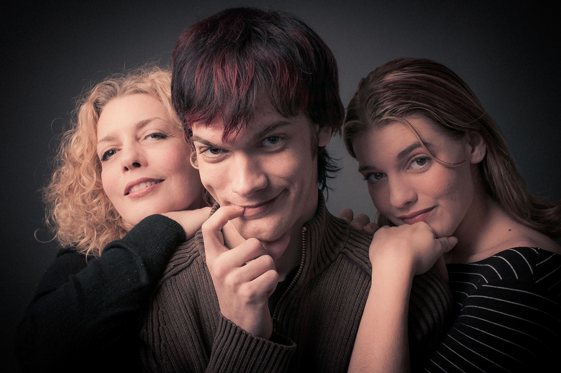 A rare studio shot of Robin Zander's children Holland and Ian, as well as his former wife, Karen. Robin Zander is of course the lead singer of the rock band Cheap Trick.