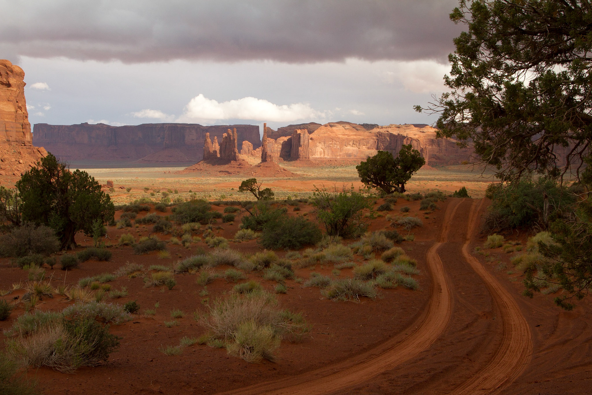 Totem Pole &amp; Yei Bi Chei, Monument Valley