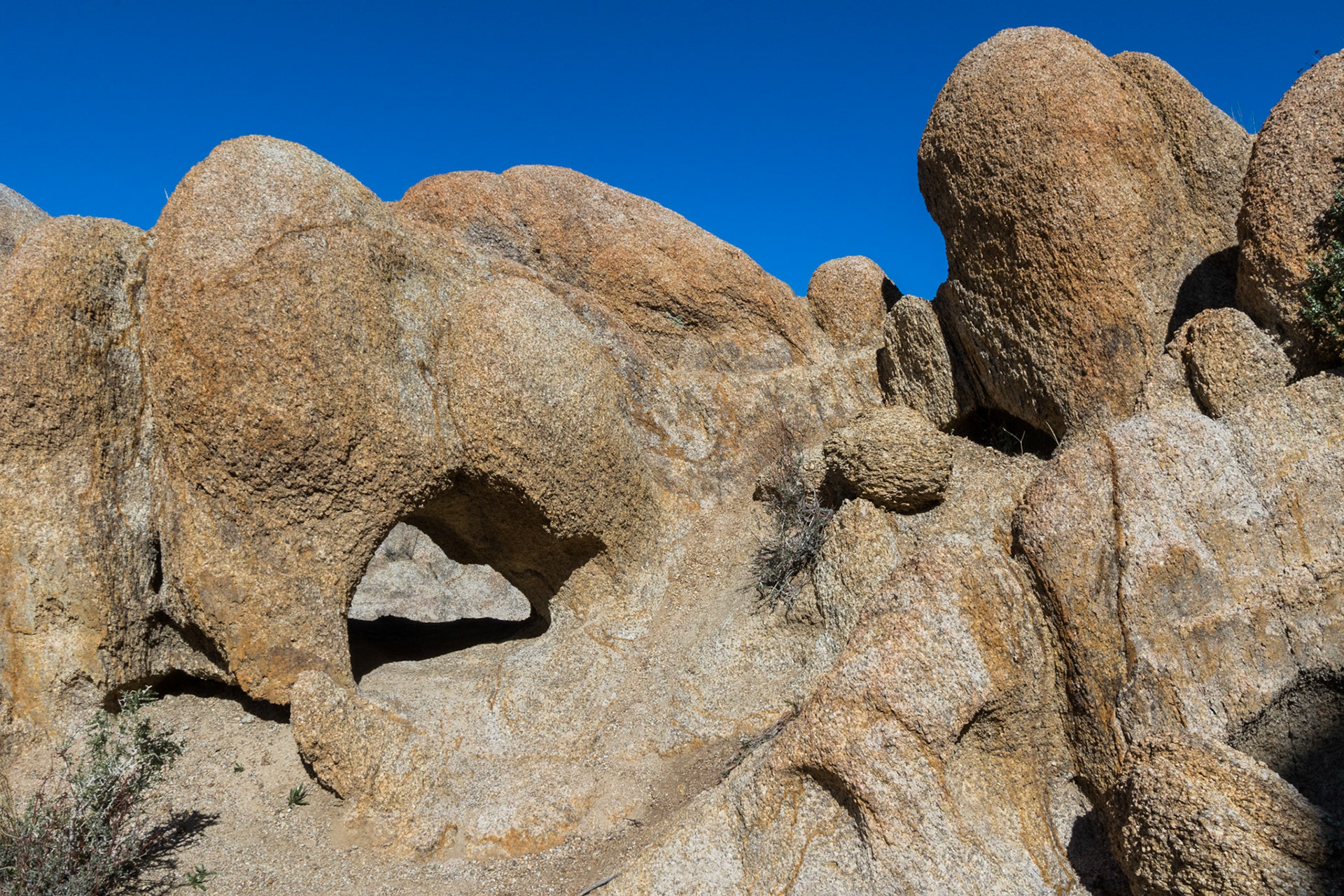 Small arch along Alabama Hills Arch Loop Trail.  Near Lone Pine, CA (3/2020)