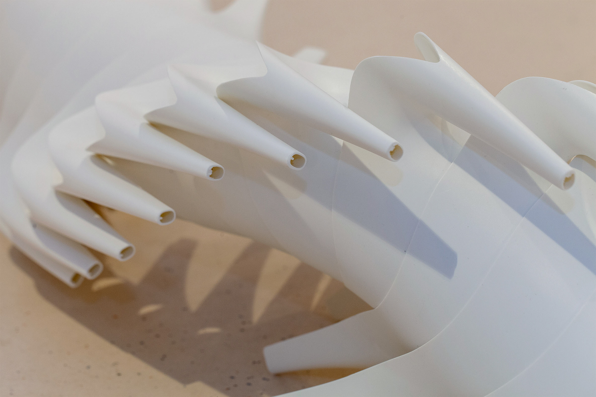 Skulptur von Kristin Lohmann – zeitgenössische Kunst aus Alltagsgegenständen