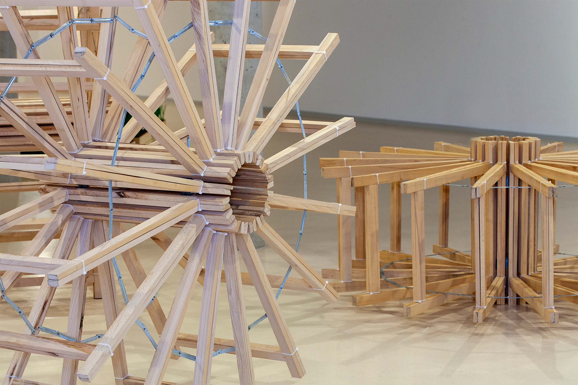 Ausstellungsansicht mit Arbeiten von Kristin Lohmann