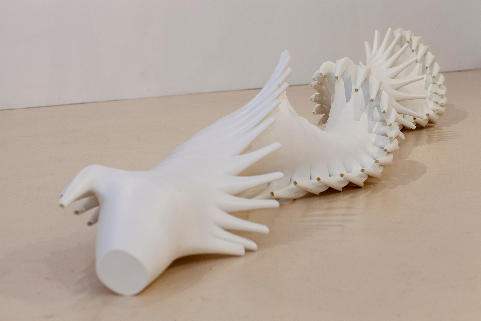 Skulptur von Kristin Lohmann – zeitgenössische Kunst aus Alltagsgegenständen