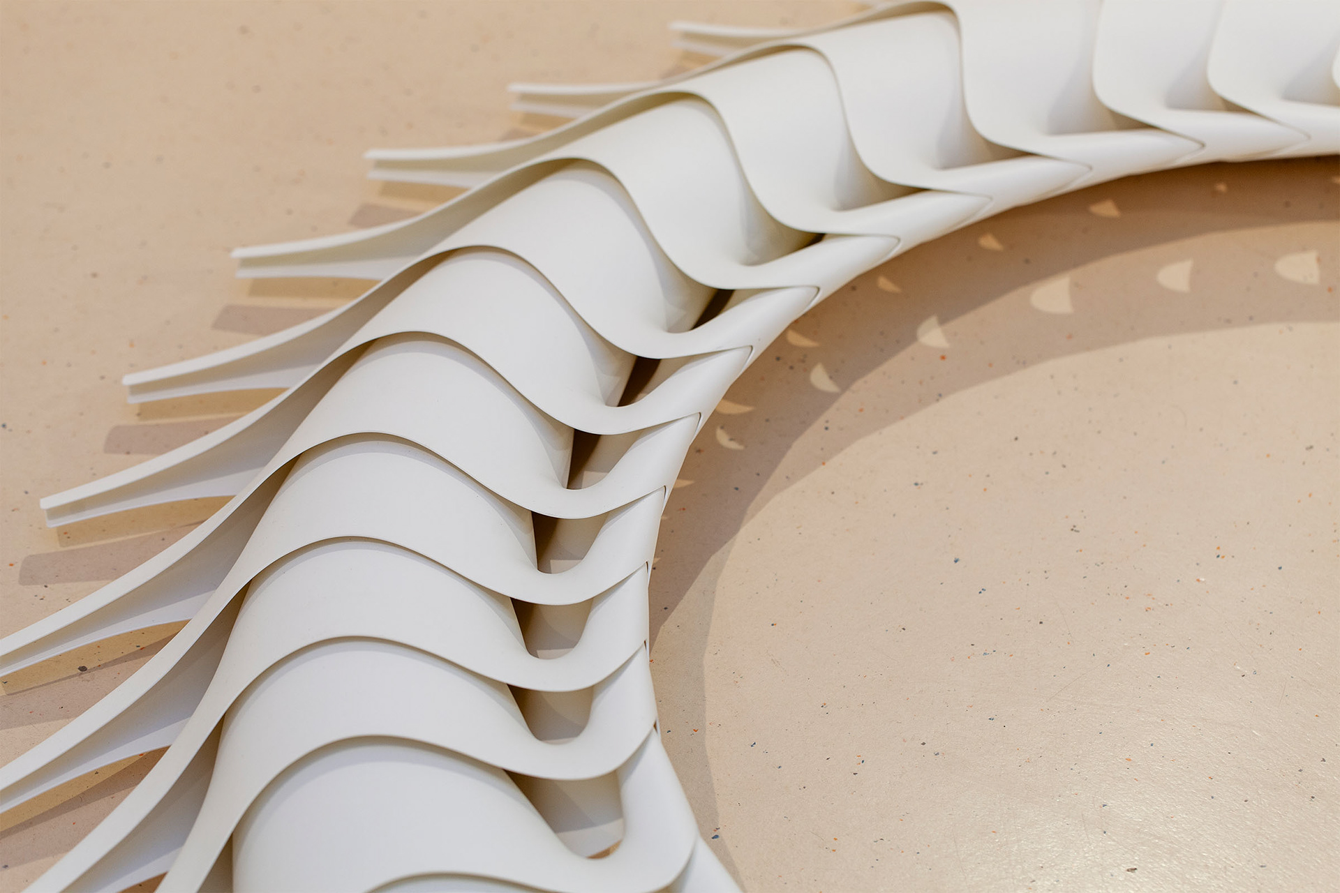 Kristin Lohmann – Kunstwerk aus bekannten Alltagsgegenständen