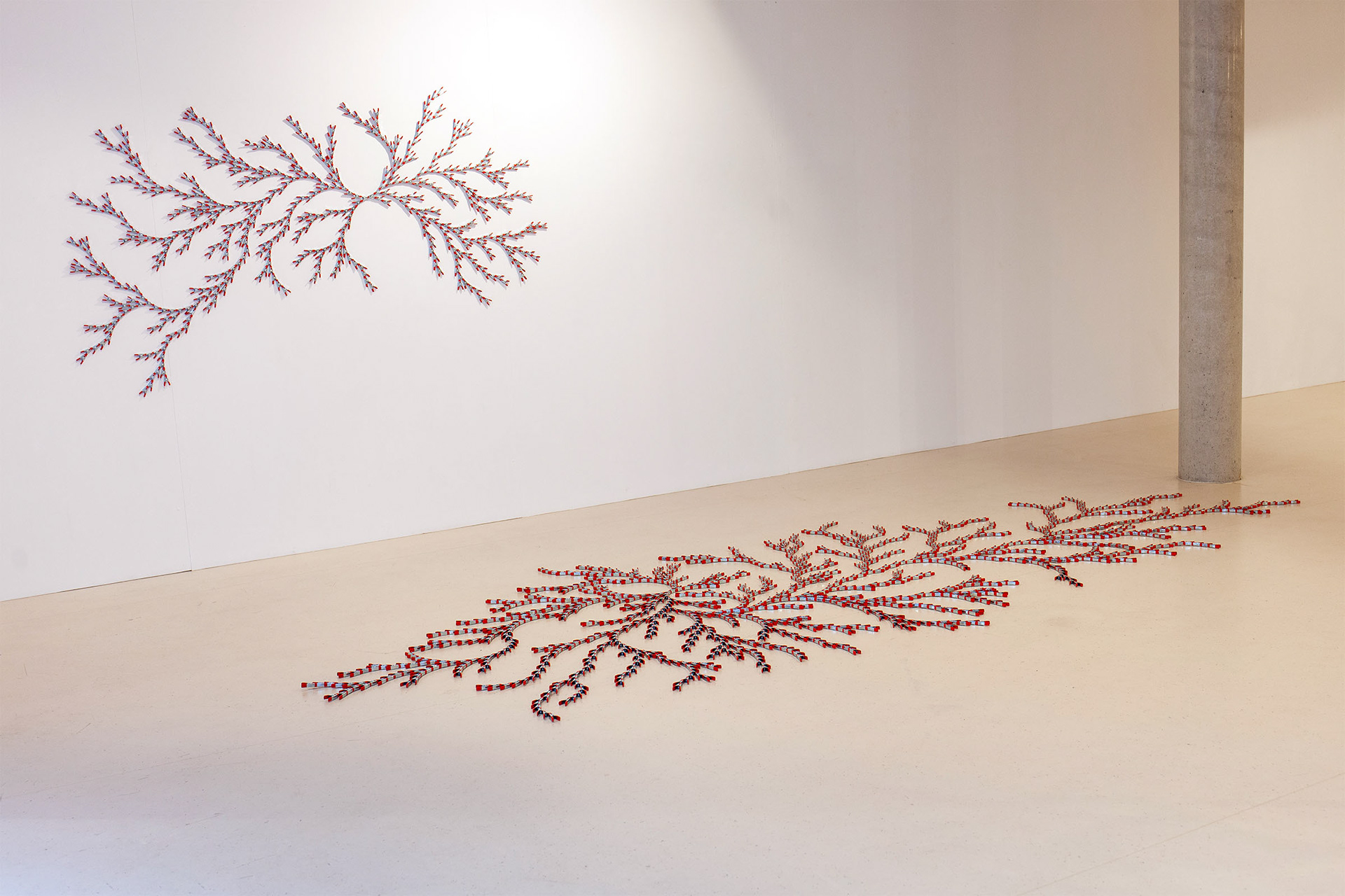 Installation von Kristin Lohmann in einer Ausstellung