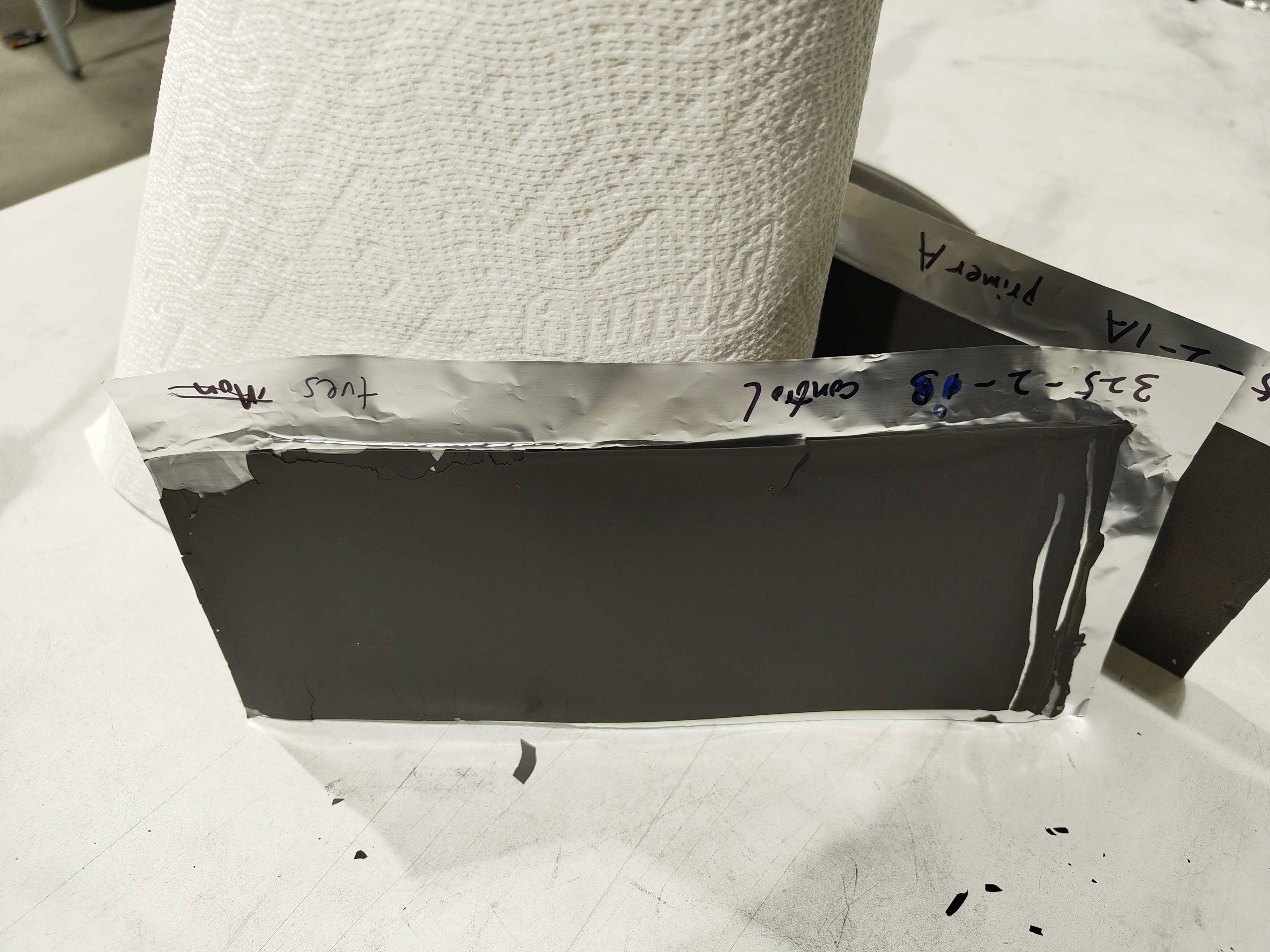 Cathode without primer