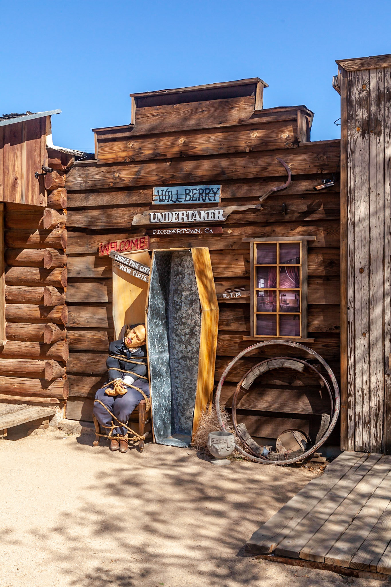 Pioneertown near Joshua Tree, CA. Photo by Ming Lo
