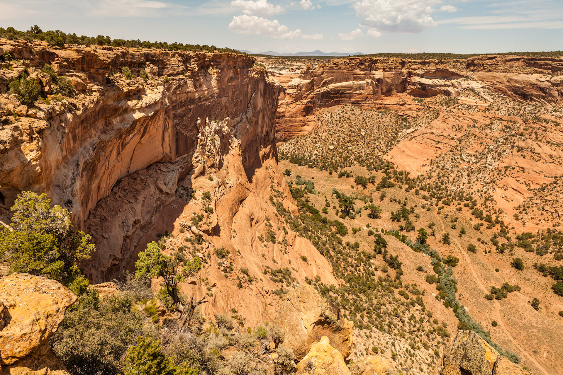 Massacre Cave Overlook, Canyon de Chelly, Chinle, AZ.  © 2013 Ming Lo