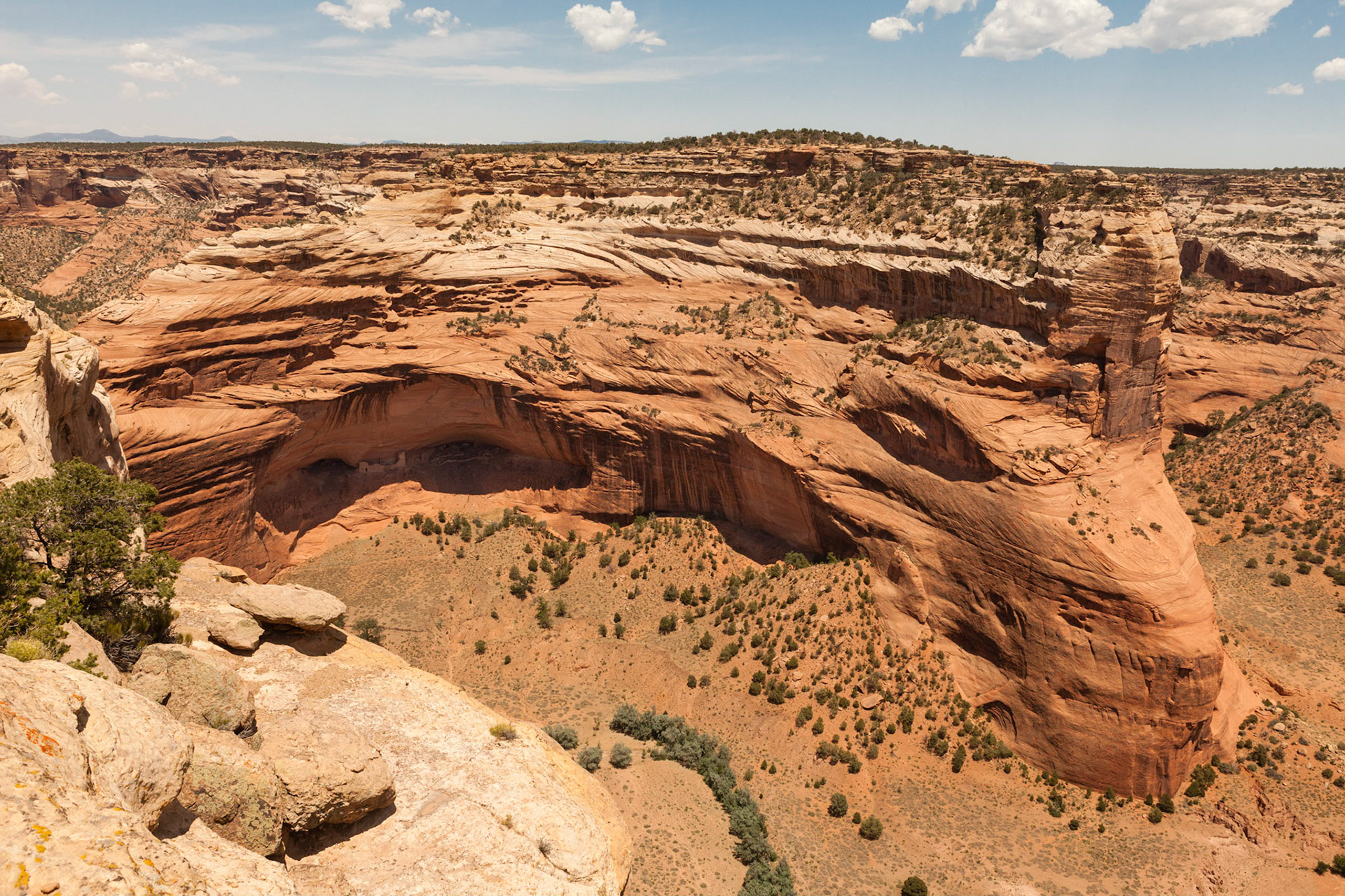 Mummy Cave Overlook, House Under the Rock, Canyon de Chelly, Chinle, AZ.  © 2013 Ming Lo