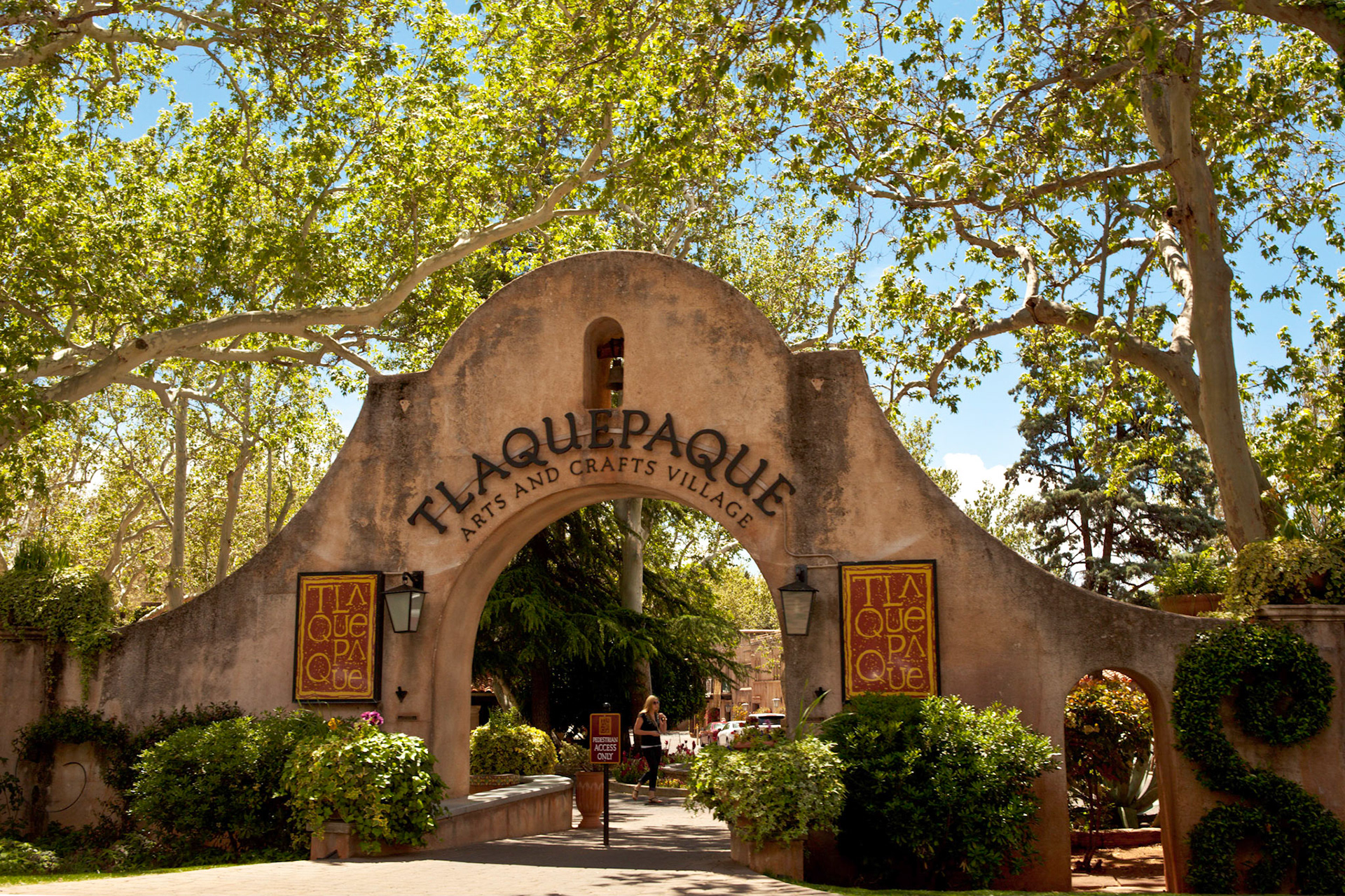 Entrance to Tlaquepaque.