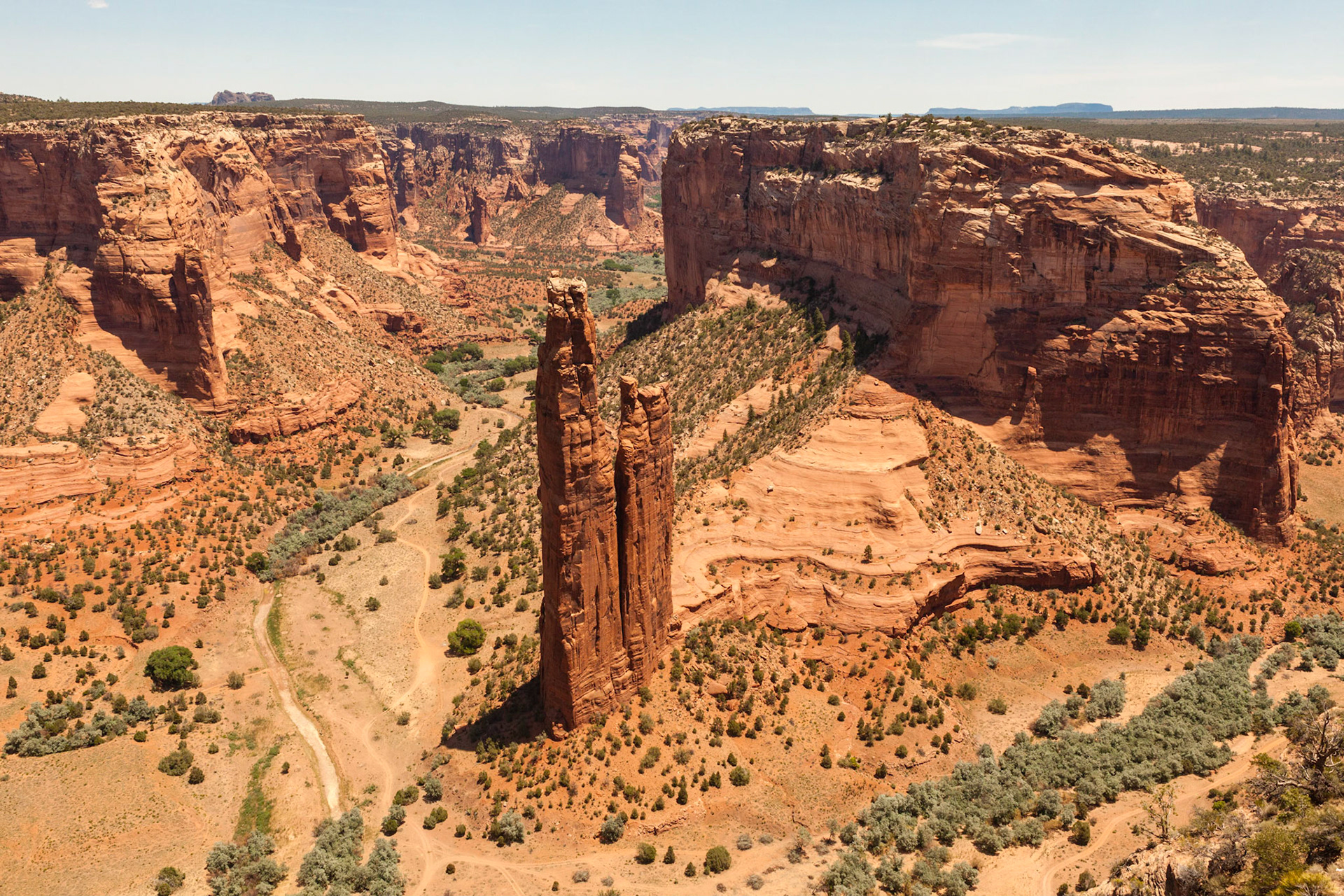 Spider Rock Canyon de Chelly, Chinle, AZ.  © 2013 Ming Lo