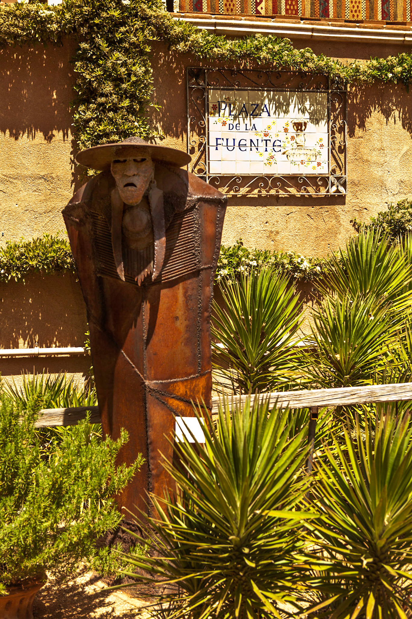 Statue at Plaza de la Fuente, Tlaquepaque.