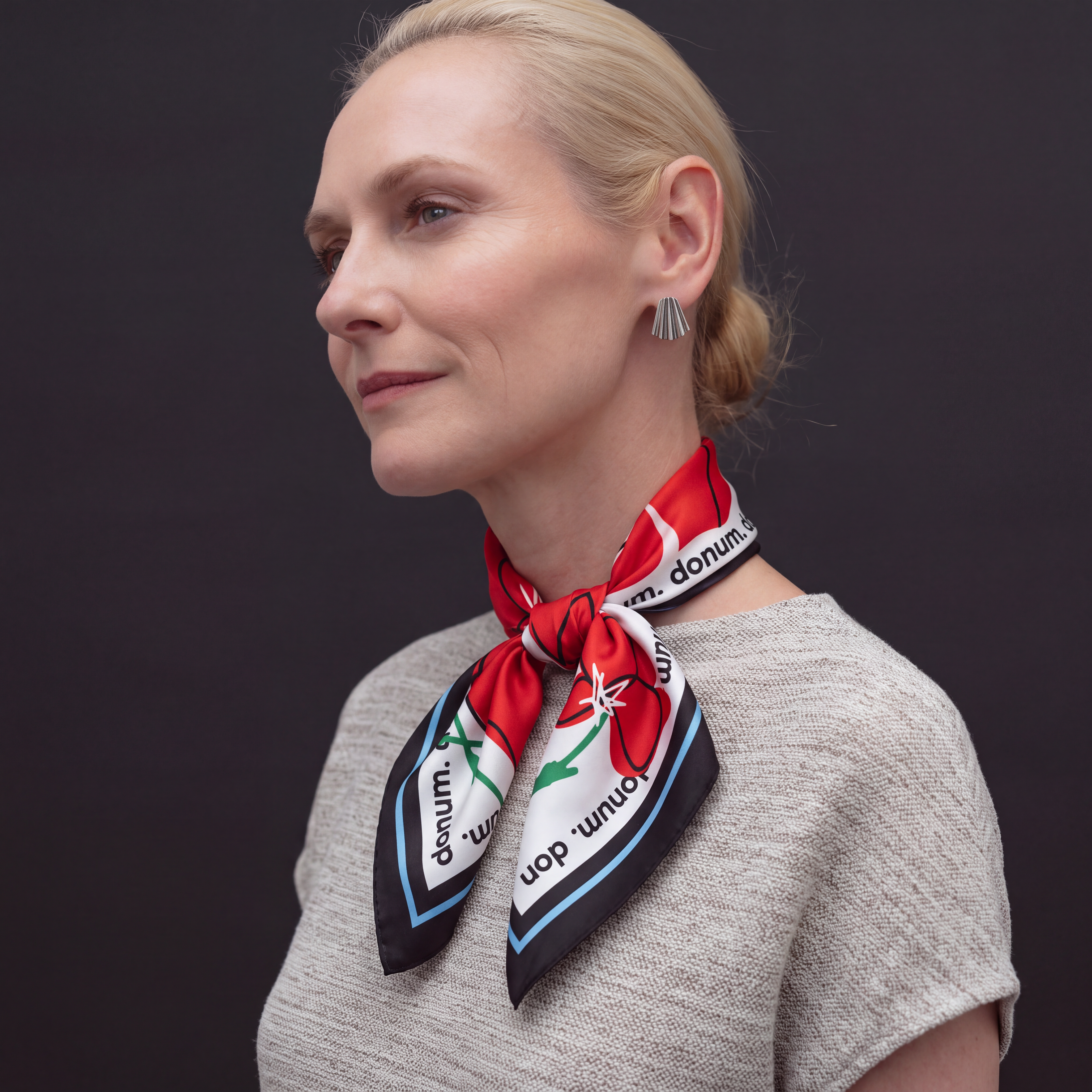 Original DONUM photograph with digitally integrated scarf.