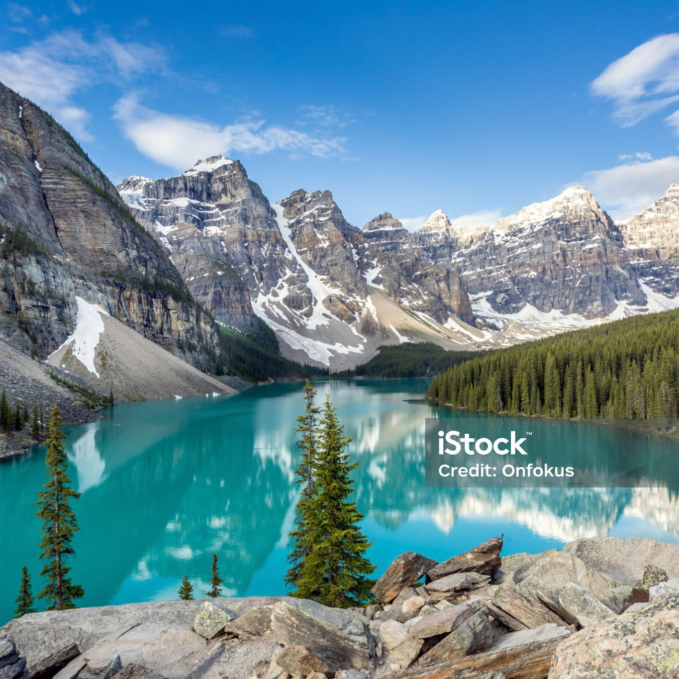 Moraine Lake at sunrise in June, Banff National Park, Canada