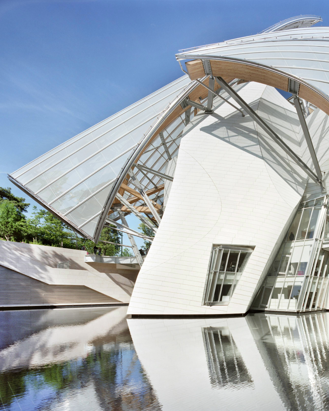 3. © Gehry Partners, LLP and Frank O. Gehry © Fondation Louis Vuitton / Polka Galerie / Yves Marchand et Romain Meffre, 2014