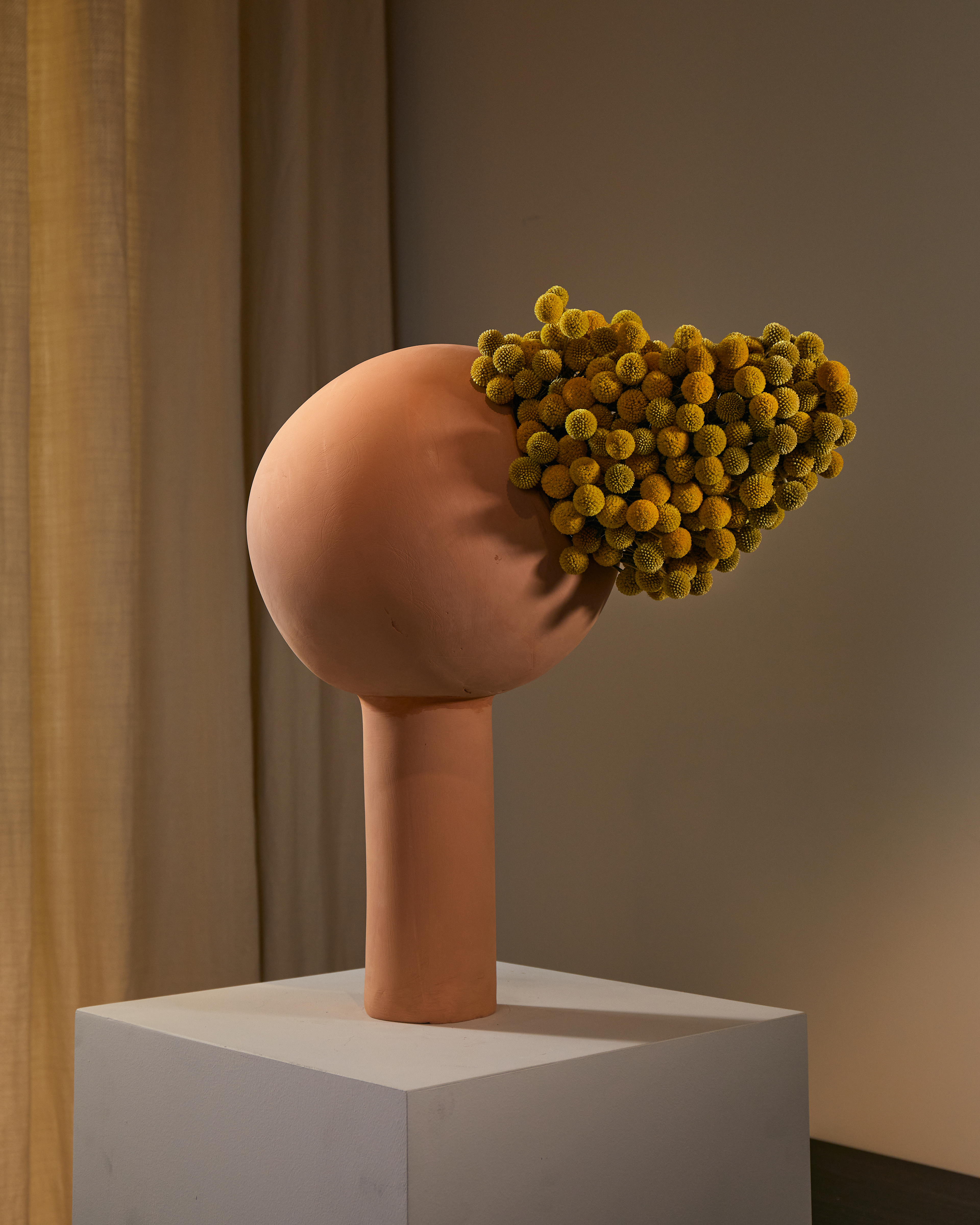 Floral Sculpture intervention in Spanish ceramics. Part of the exhibition: "Mujeres  que no son floreros"